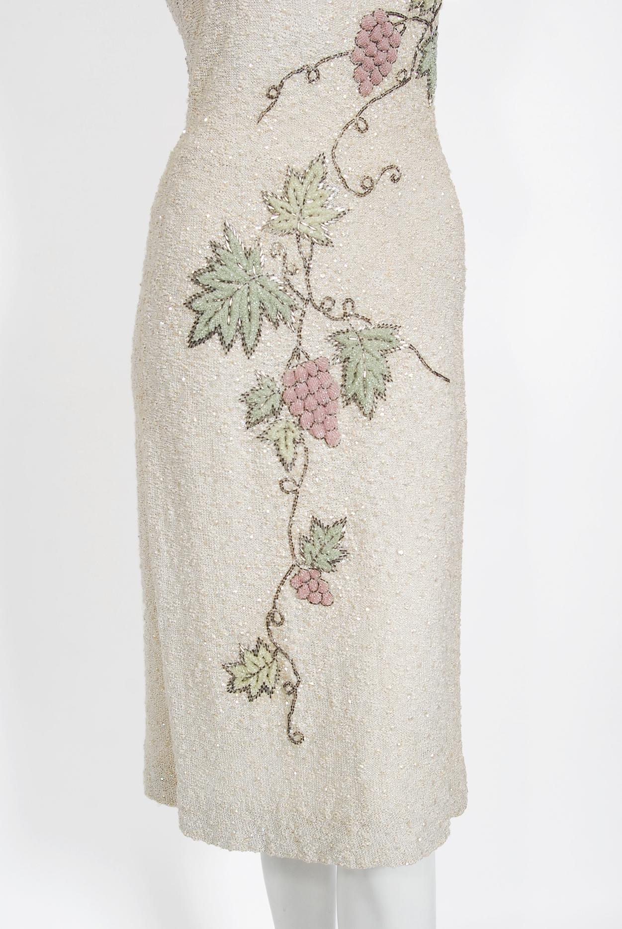 Perlenbesetztes Weinrebenmotiv Handgestricktes Sanduhrkleid aus Wolle mit Pailletten:: 1950er Jahre 1