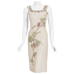 Robe sablier vintage en laine à motif de vigne perlée et sequins:: tricotée à la main:: années 1950