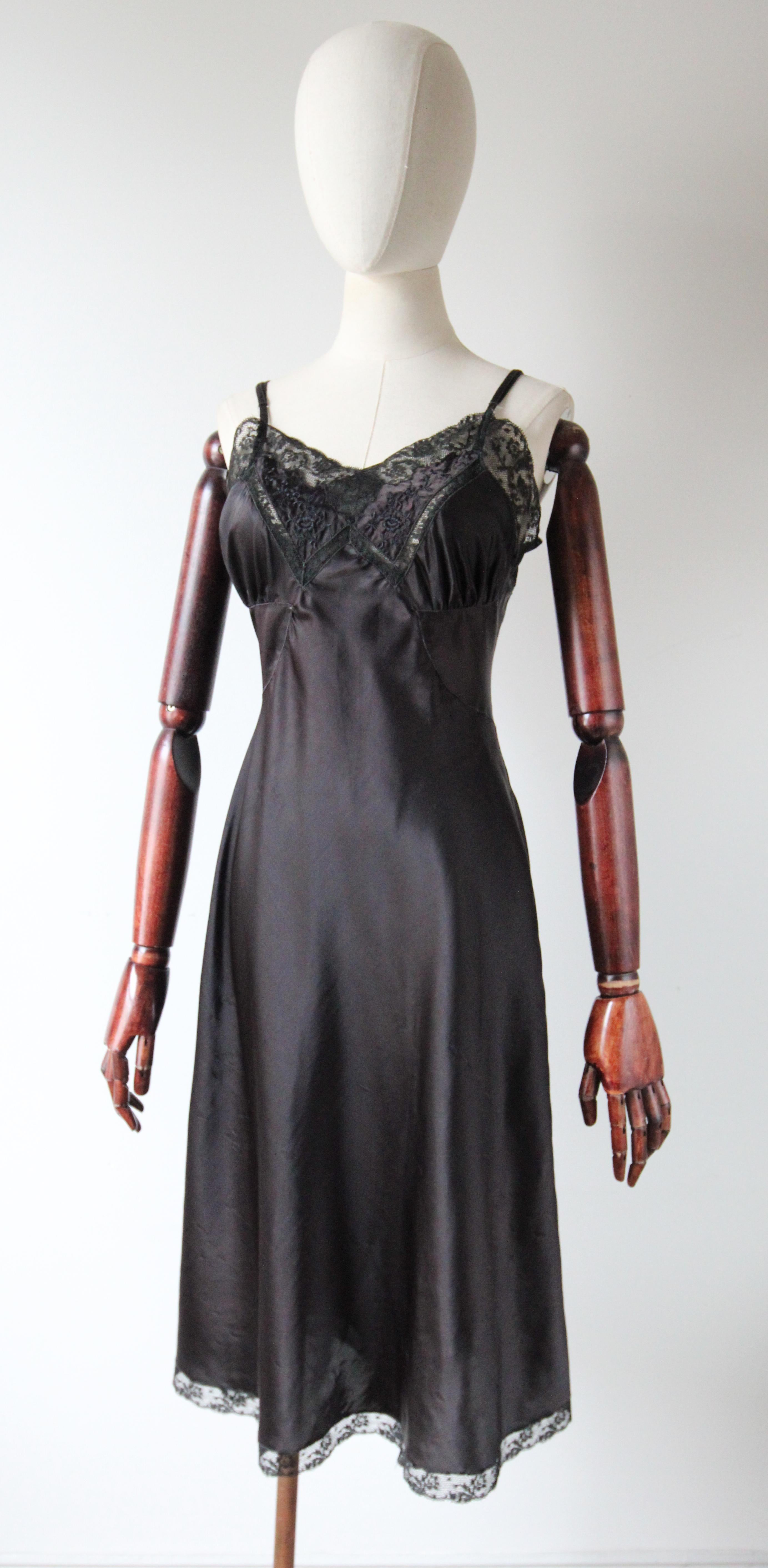 Vintage 1950's black nylon satin dress slip 1950's lace satin slip UK 10-12 US 6 For Sale 1