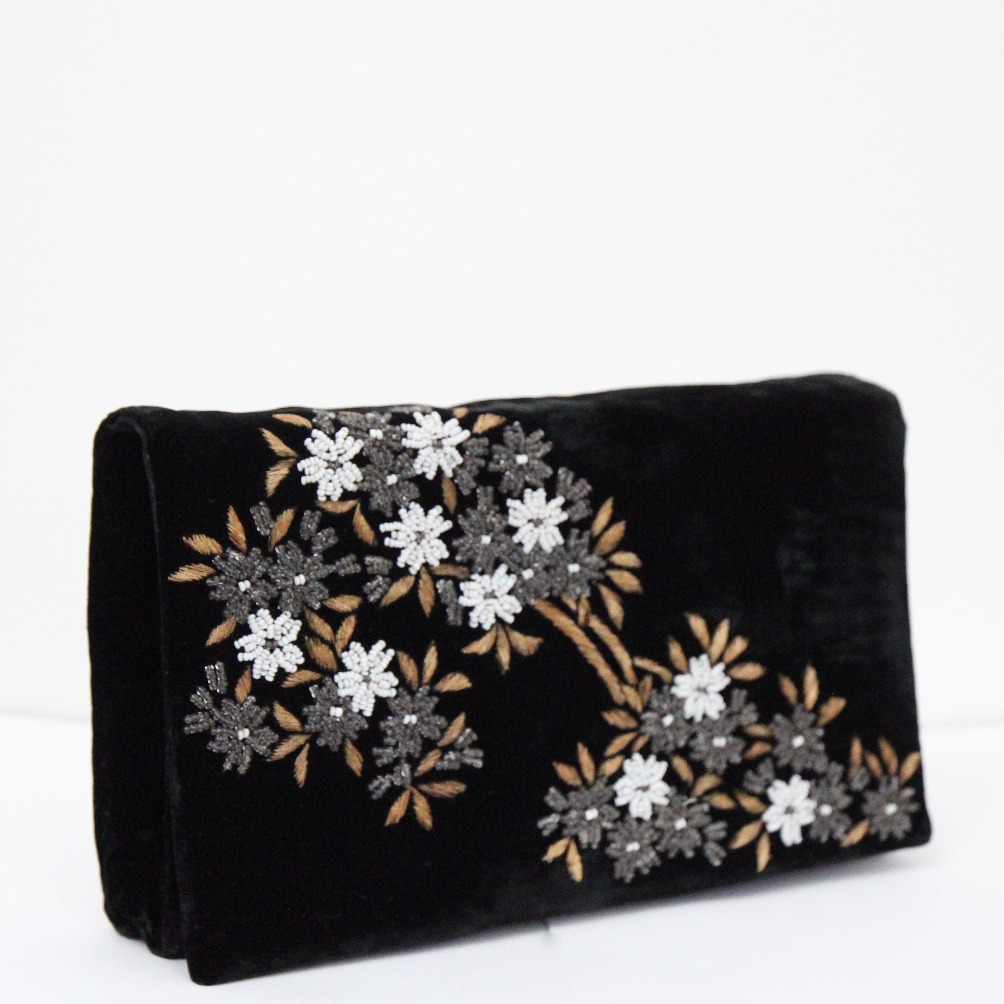 Vintage 1950's Black Velvet Floral Clutch Bag Vintage 1950's Floral Beaded Bag In Good Condition For Sale In Cheltenham, GB