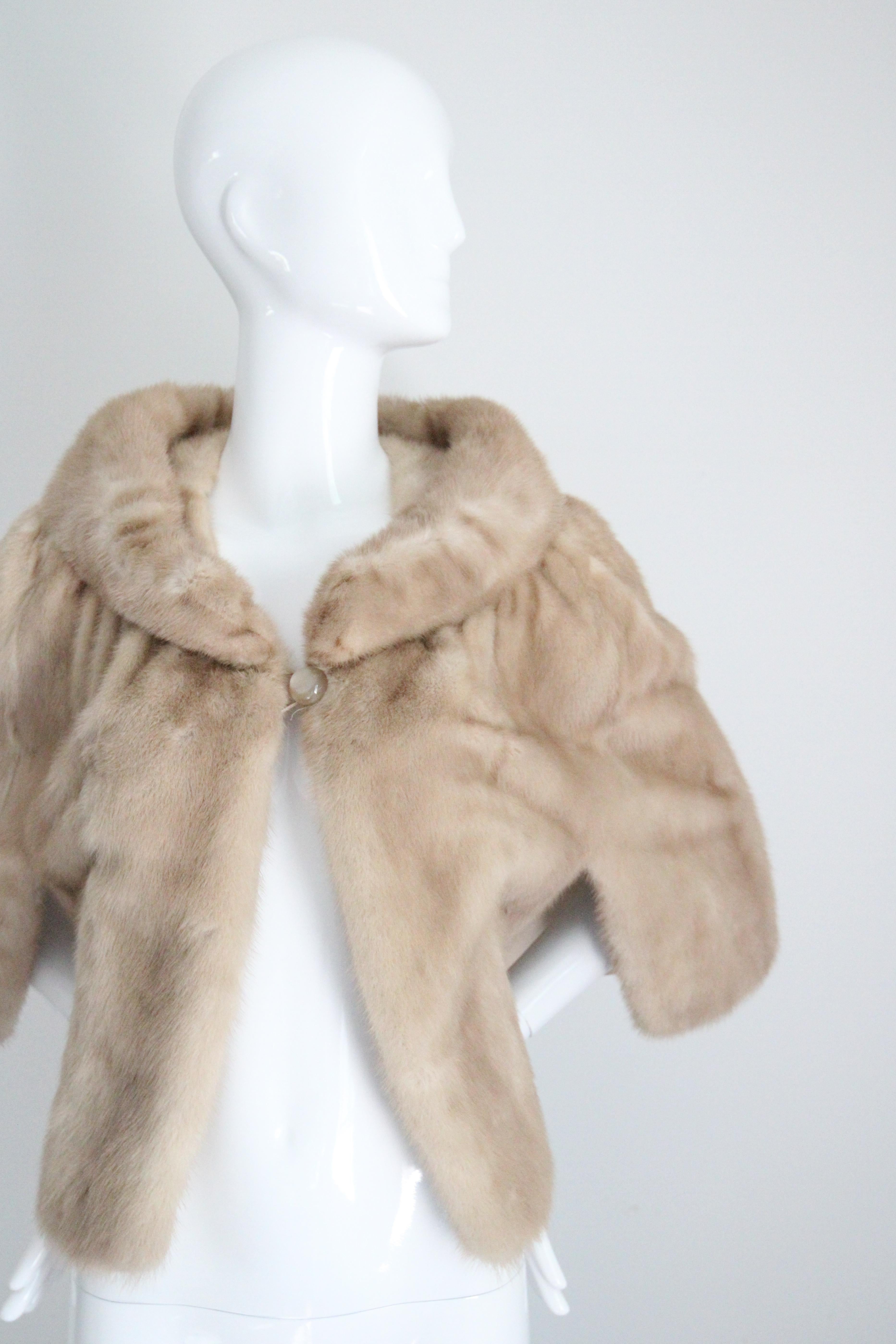 Vintage 1950's Blonde Mink Cape Tiered Collar Shoulder Cape UK 8-14 US 4-10 In Good Condition For Sale In Cheltenham, GB