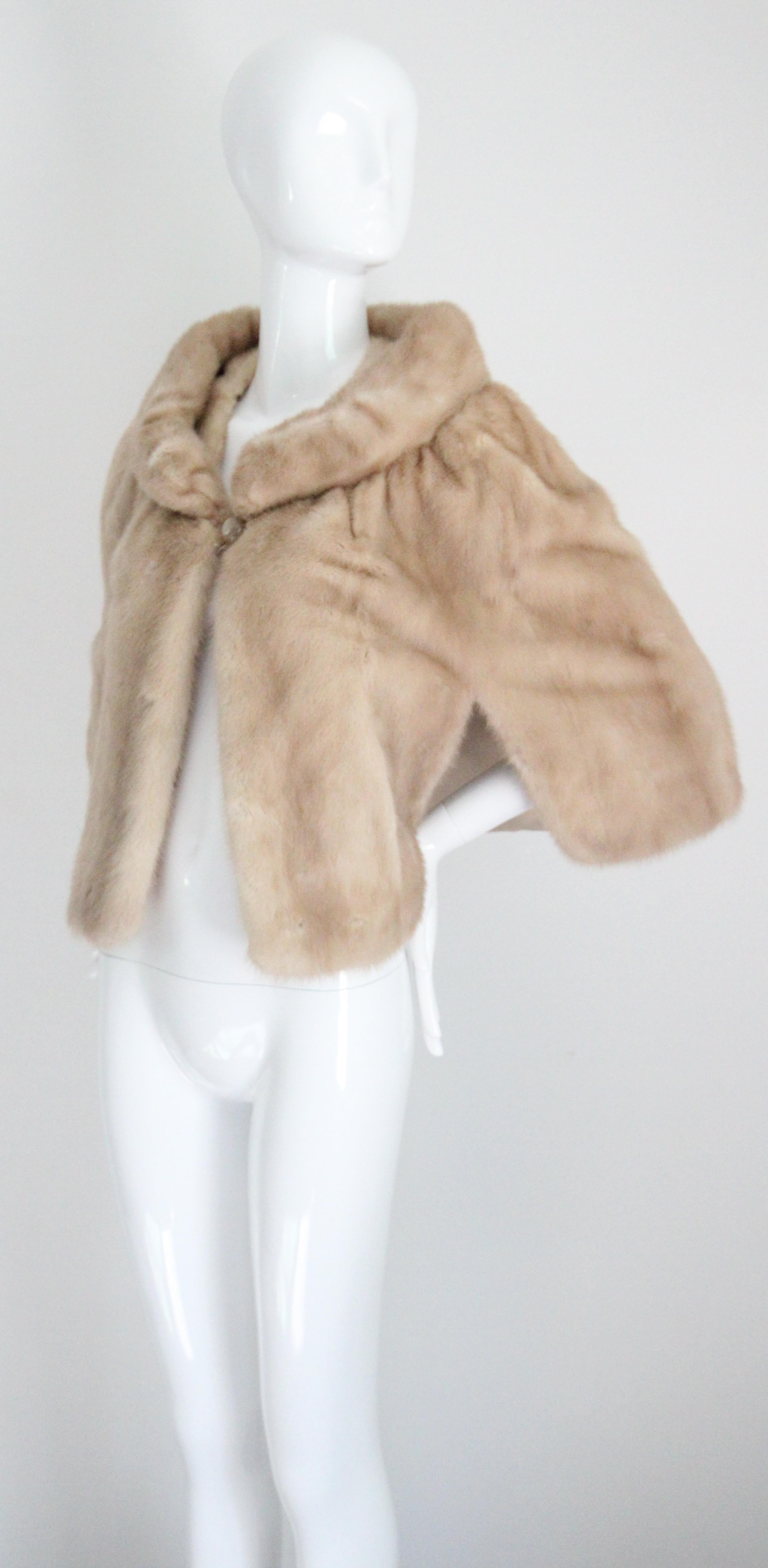 Vintage 1950's Blonde Mink Cape Tiered Collar Shoulder Cape UK 8-14 US 4-10 For Sale 1