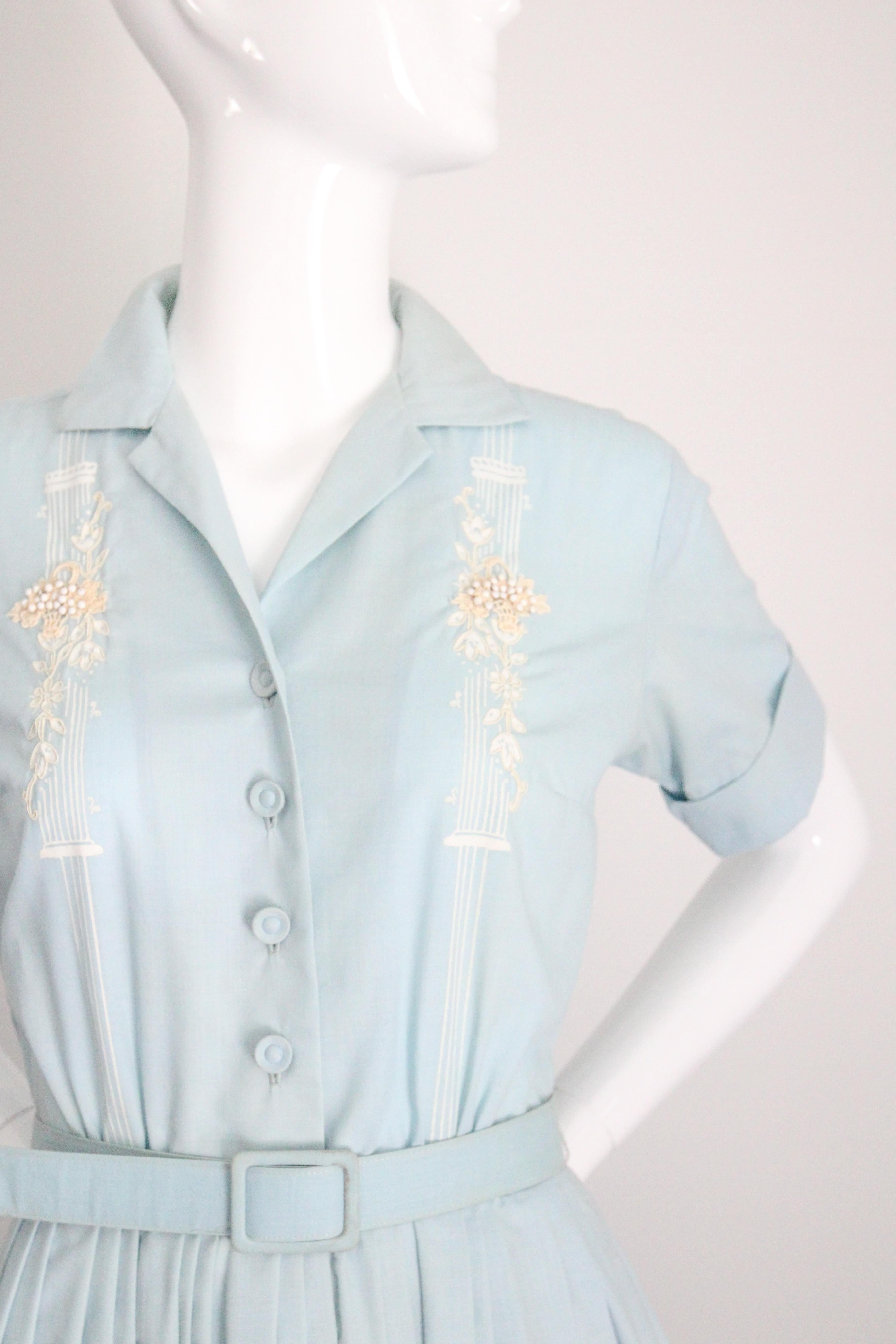 Vintage By 1950 Blue Cotton Shirt-waister Dress 1950's cotton day dress UK 8 US 4 In condizioni buone in vendita a Cheltenham, GB