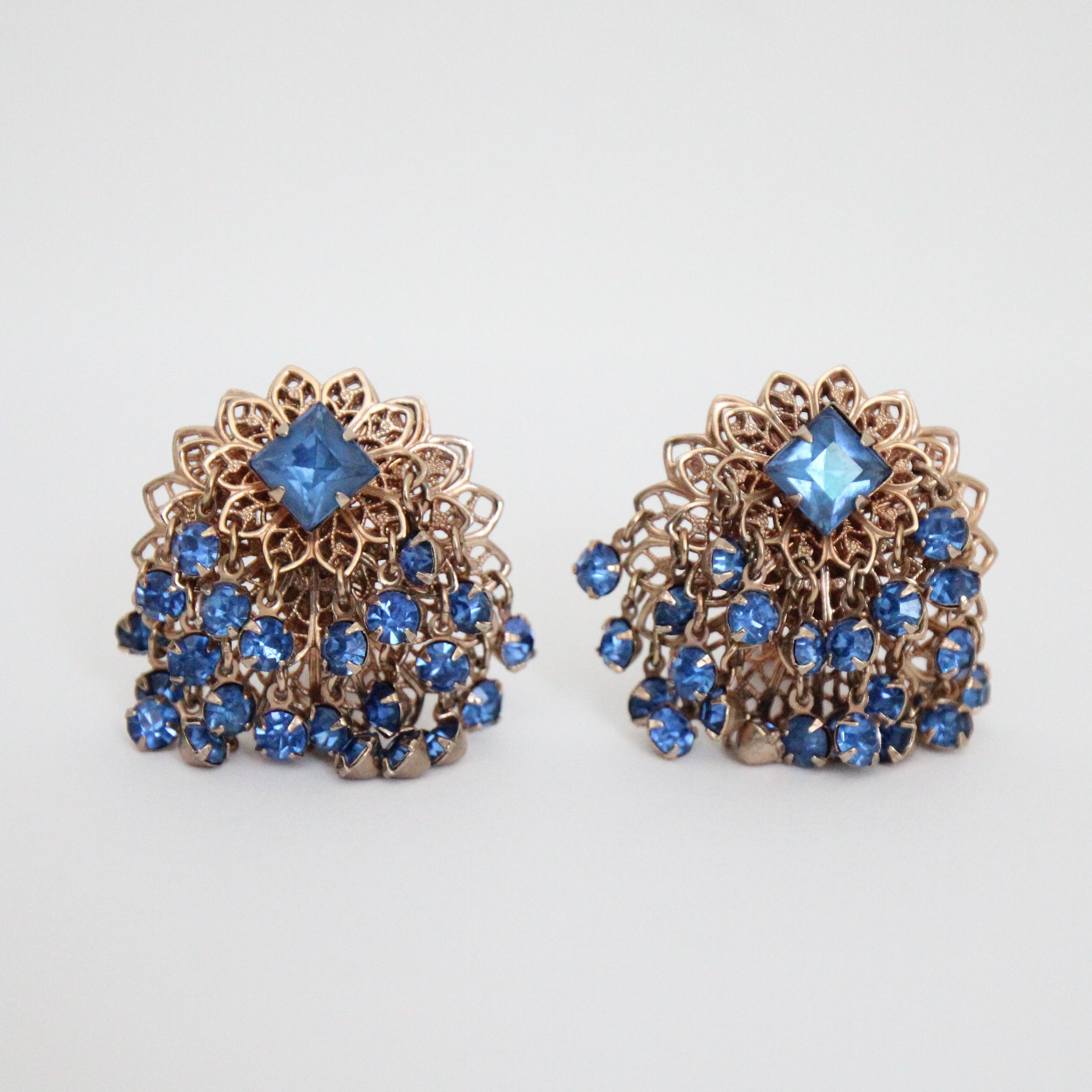 Vintage 1950er Jahre Blauer Strass floraler Sternschliff Ohrringe Tropfen Clip-Ohrring (Art déco) im Angebot