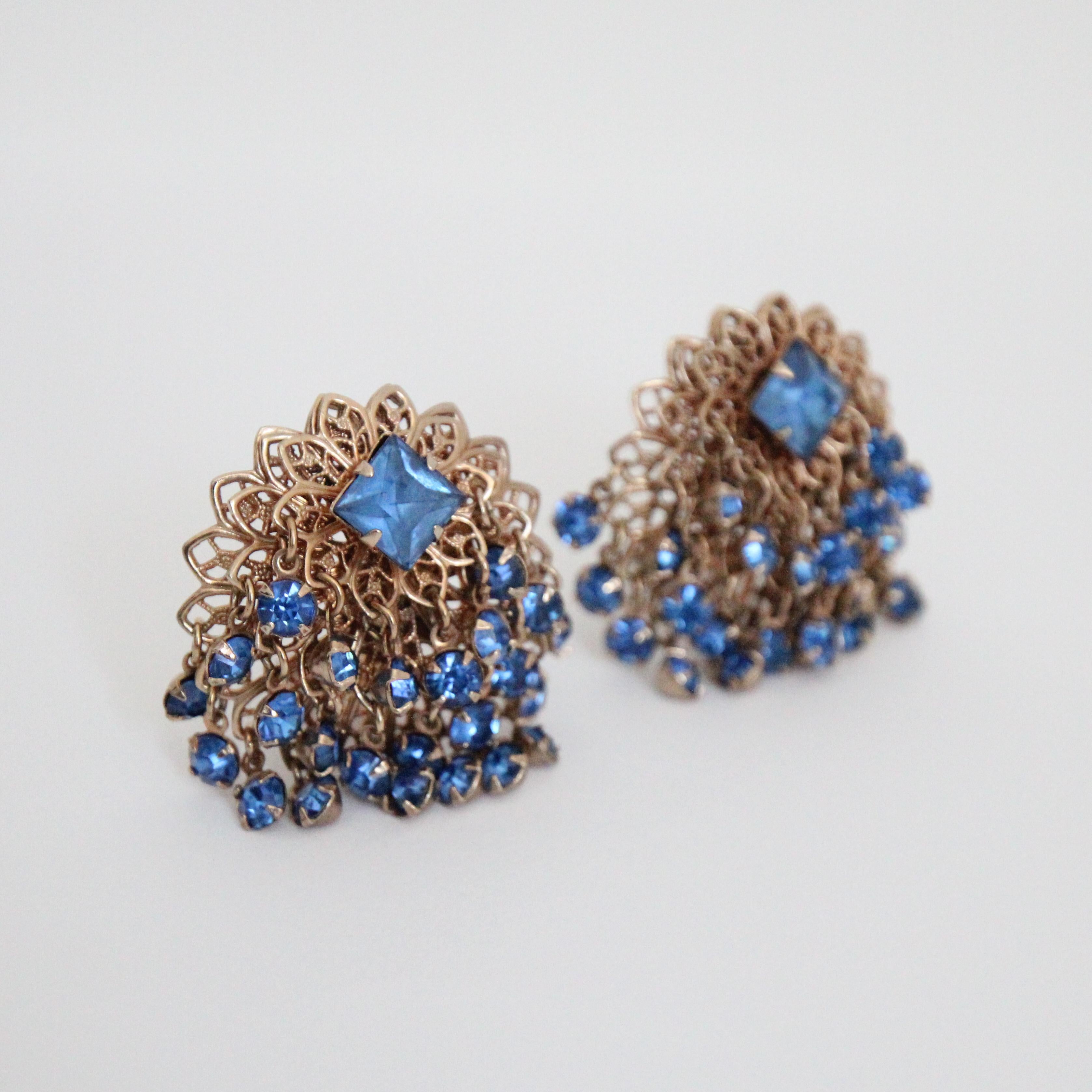 Vintage 1950er Jahre Blauer Strass floraler Sternschliff Ohrringe Tropfen Clip-Ohrring im Zustand „Gut“ im Angebot in Cheltenham, GB
