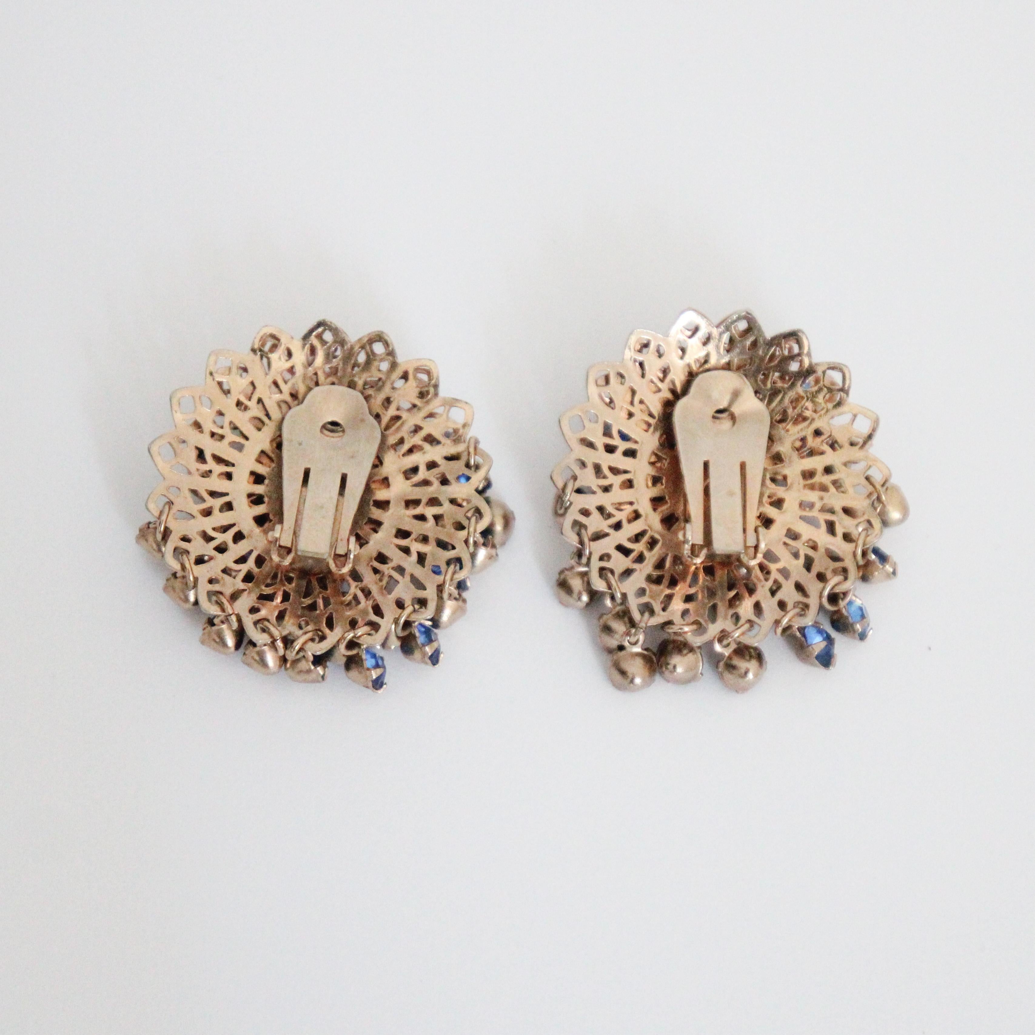 Vintage 1950er Jahre Blauer Strass floraler Sternschliff Ohrringe Tropfen Clip-Ohrring für Damen oder Herren im Angebot