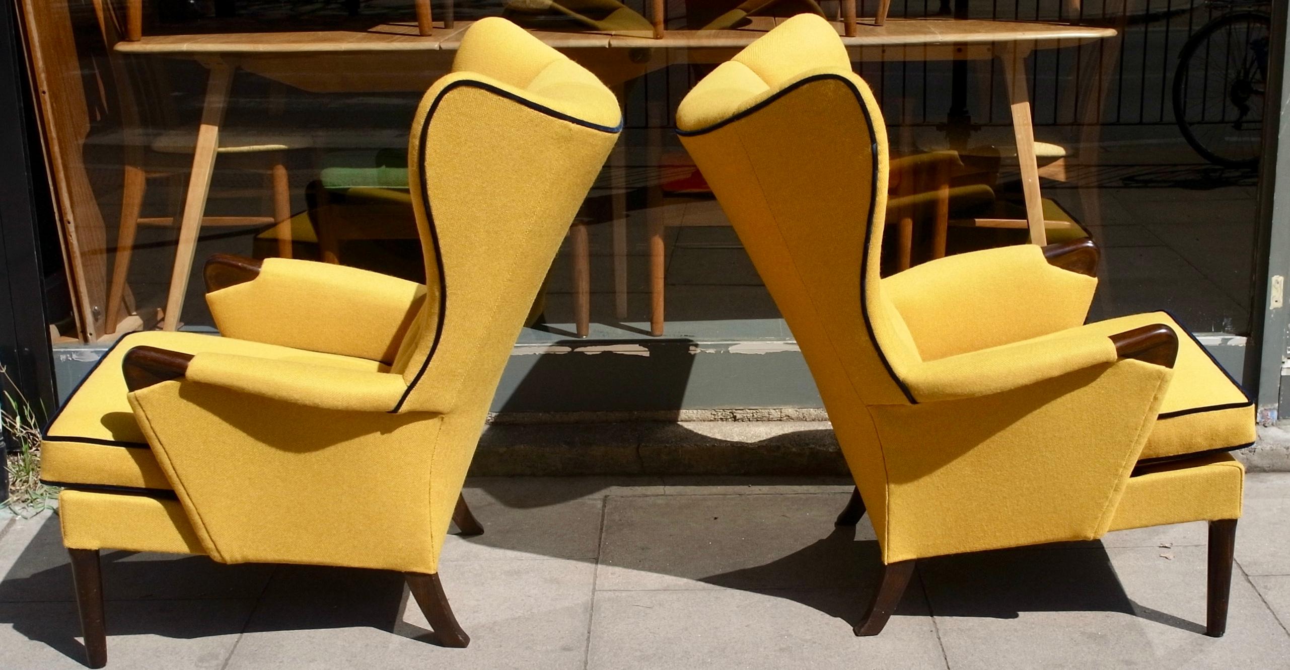 Vintage 1950s British wingback armchair upholstered in quality  yellow textile For Sale 3