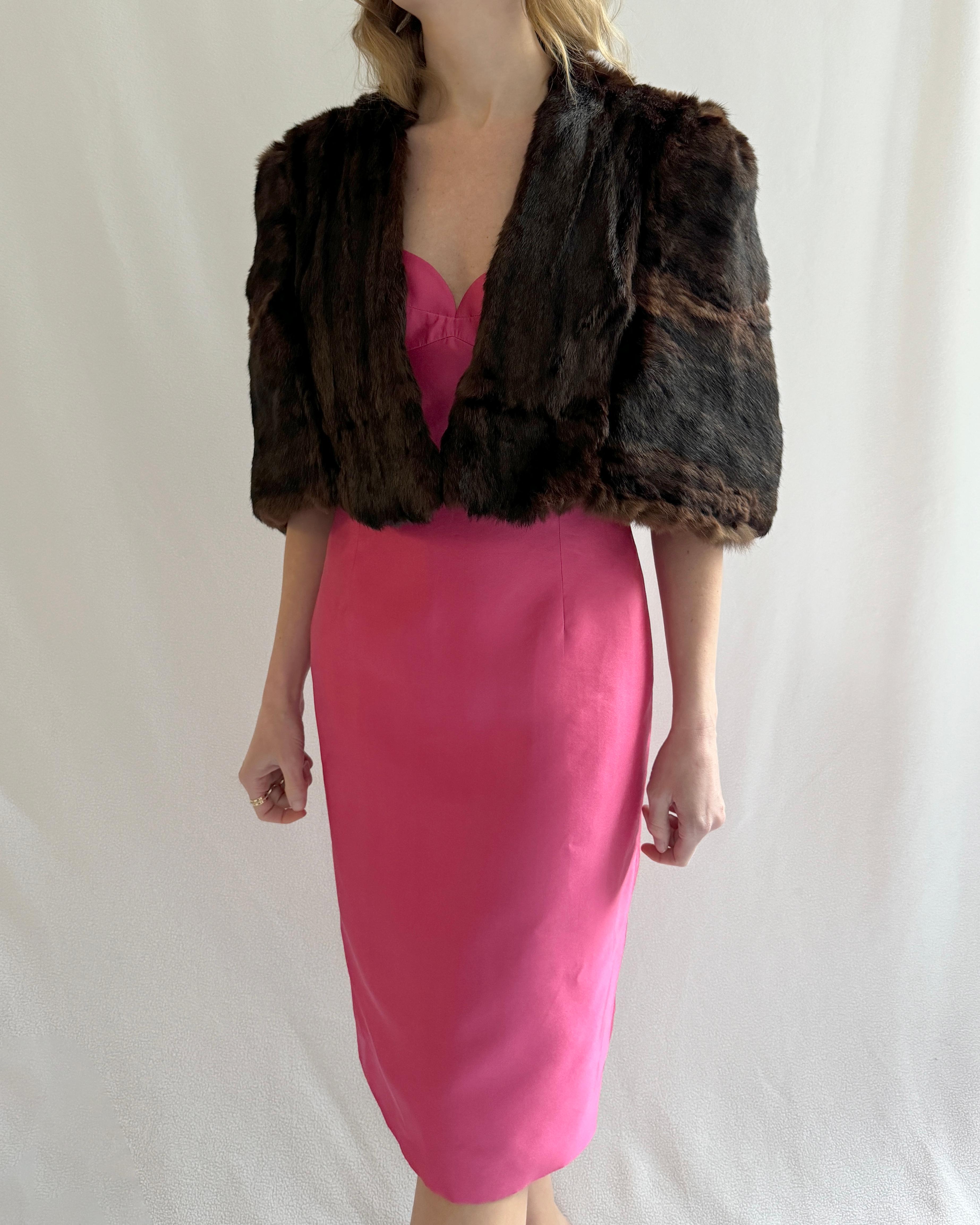 VINTAGE 1950s BROWN MINK FUR CAPE In Good Condition For Sale In New York, NY