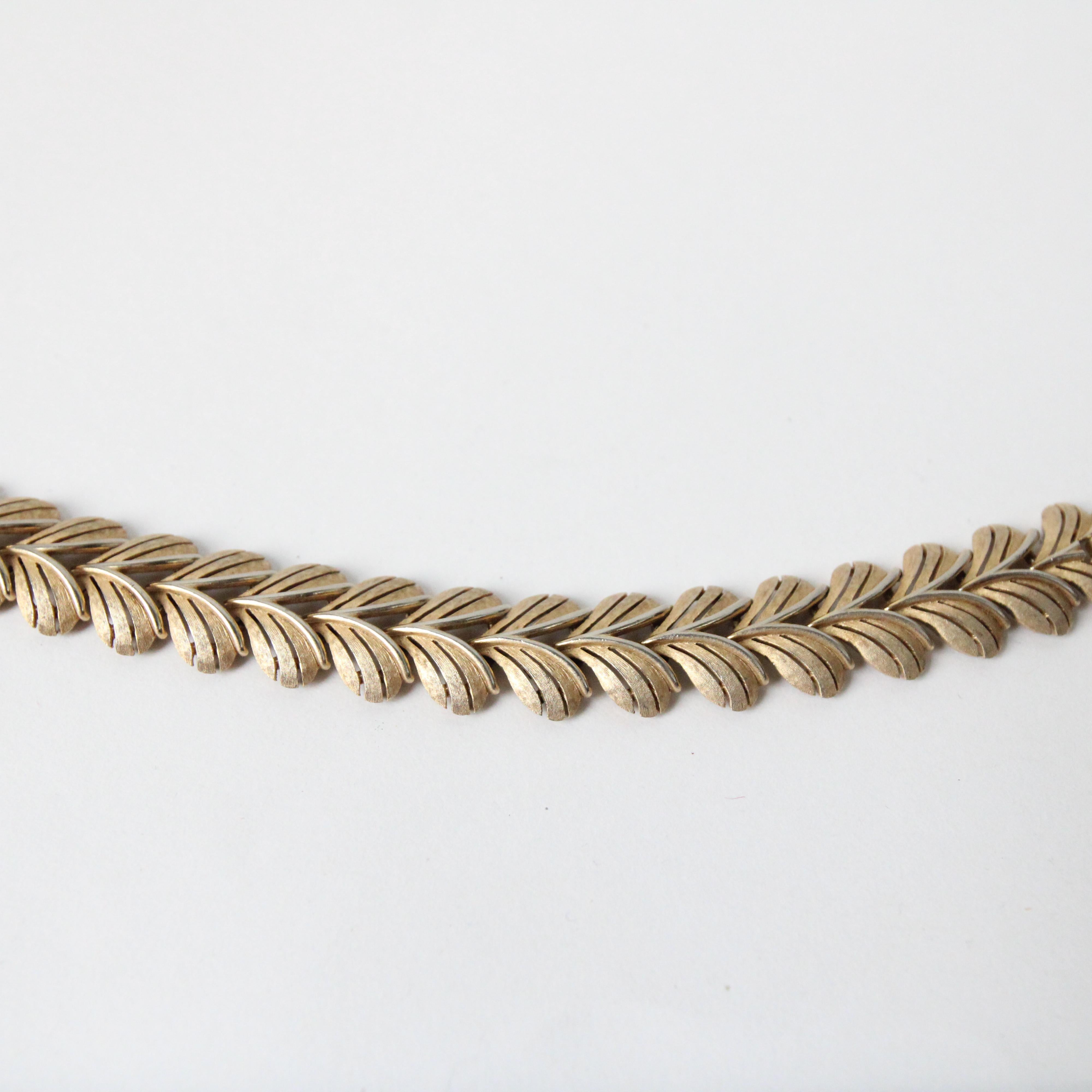 Vintage 1950's brushed gold leaf Trifari link Bracelet 1950s Trifari jewellery Unisexe en vente