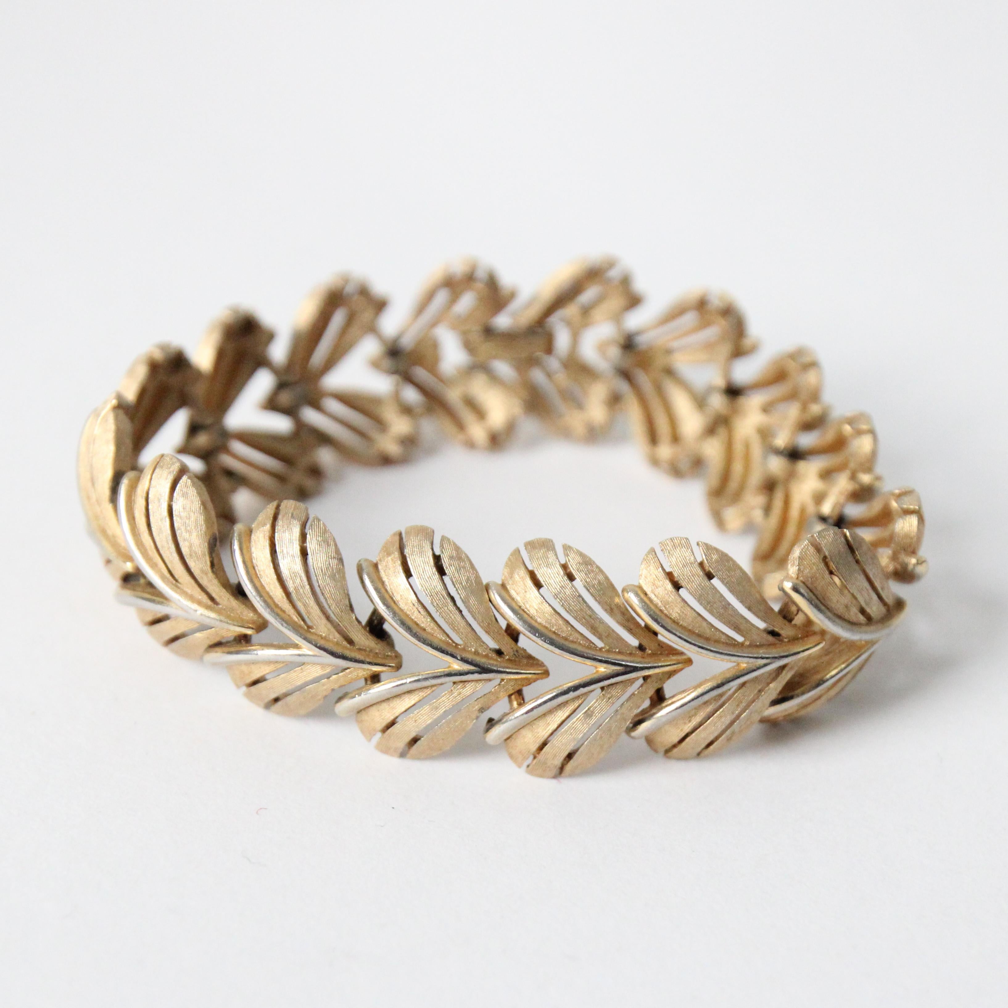 Vintage 1950's brushed gold leaf Trifari link Bracelet 1950s Trifari jewellery en vente 1