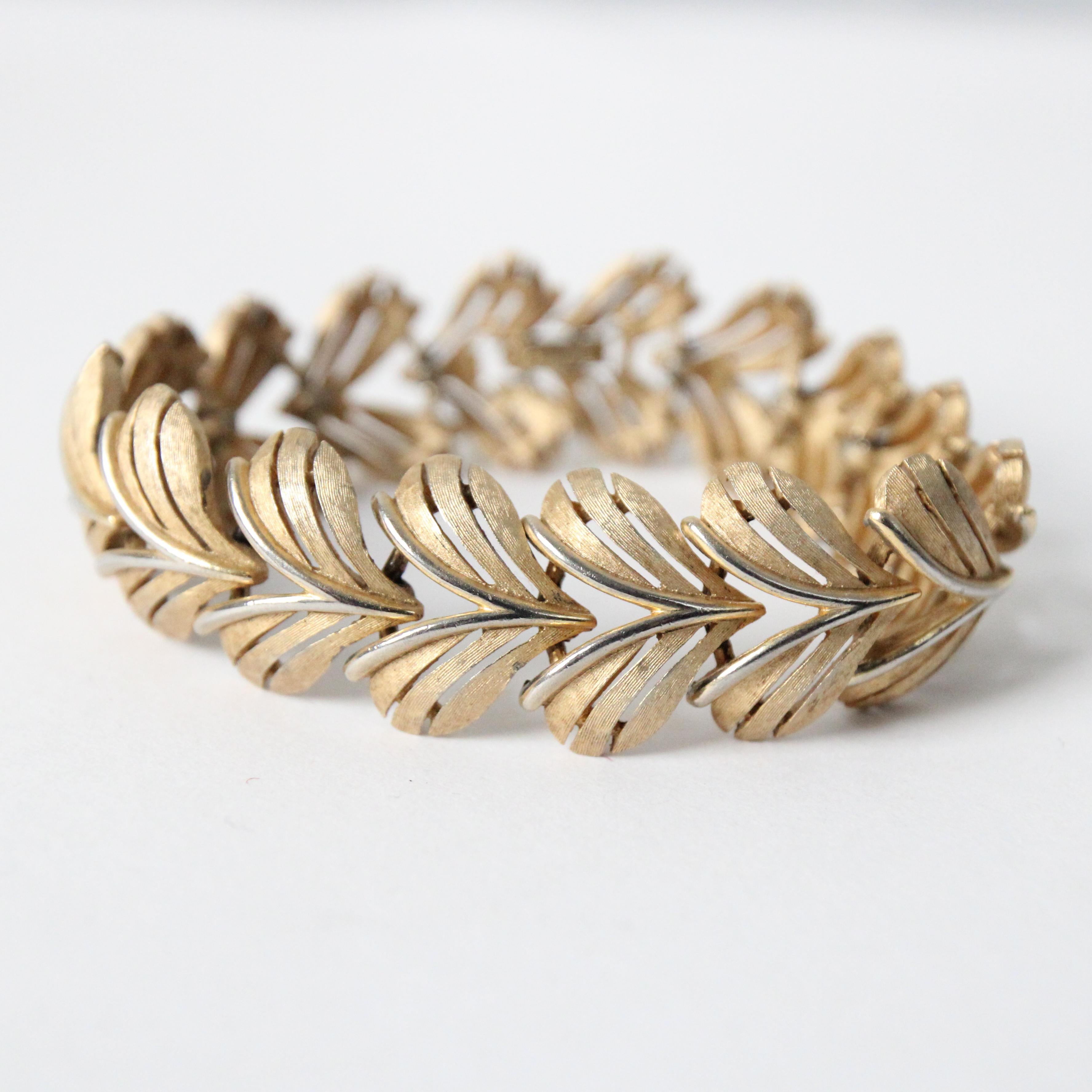 Vintage 1950's brushed gold leaf Trifari link Bracelet 1950s Trifari jewellery en vente 2