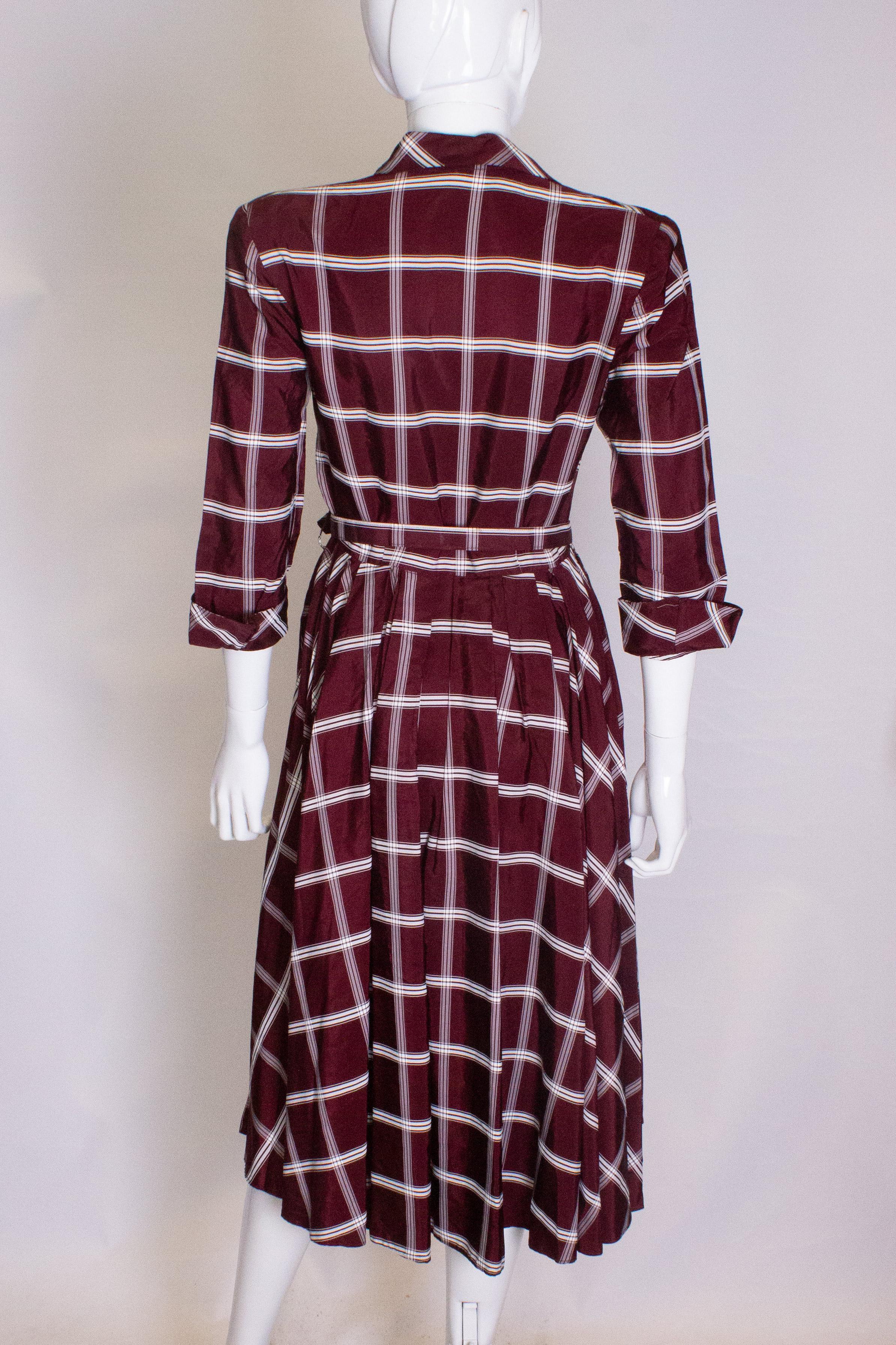 Robe chemise blanche et bourgogne vintage des années 1950 Bon état - En vente à London, GB
