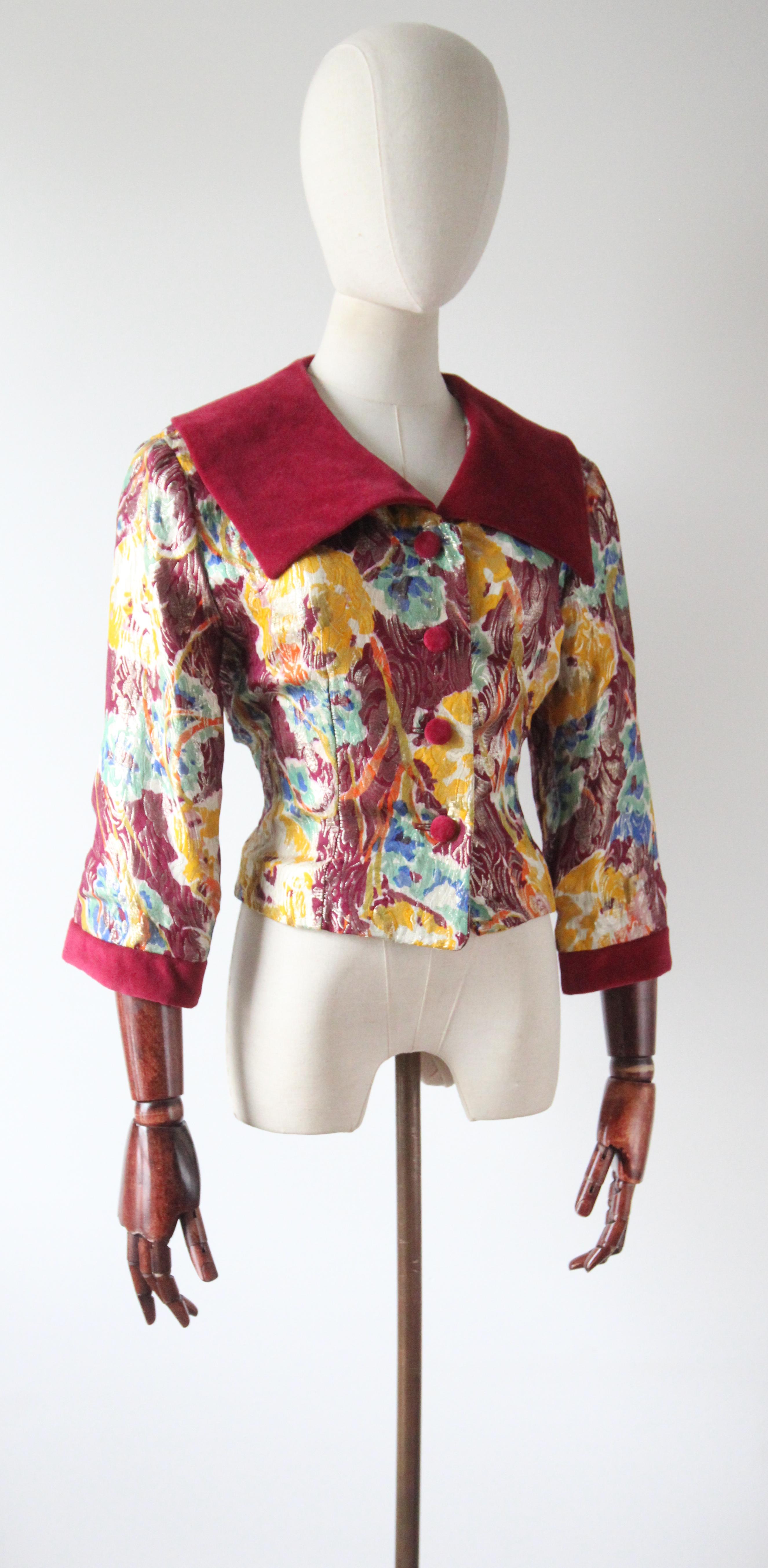 Vintage 1950's burgundy velvet floral lamé silk brocade jacket 1950's UK !2 US 8 In Good Condition For Sale In Cheltenham, GB