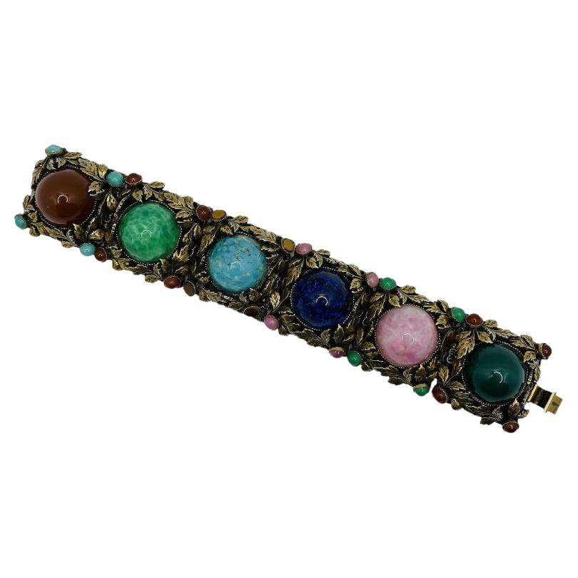 Breites Vintage-Armband mit Cabochon-Glasblattmuster aus den 1950er Jahren im Angebot