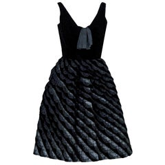 Vestido de fiesta vintage años 50 Calabri Italian Couture de terciopelo negro y encaje festoneado