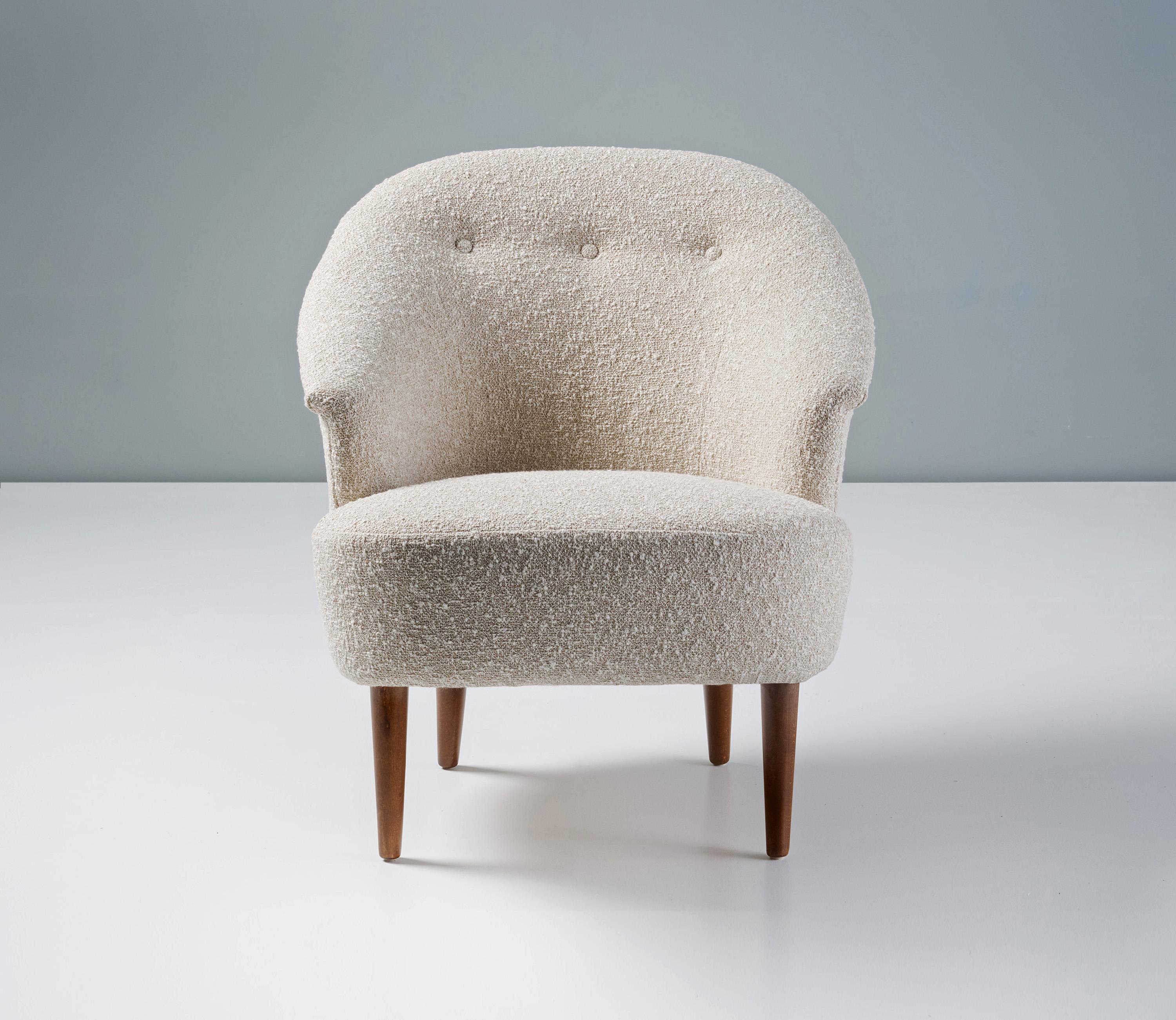 Carl Malmsten - Occasional Armchair, circa 1950s.

An elegant, classical occasional chair designed by Swedish master: Carl Malmsten. The chair has been reupholstered in Sahco 'Zero' textured fabric with stained elm wood legs. 