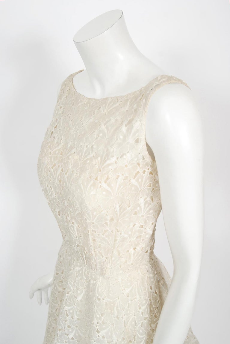 Vintage 1950's Ceil Chapman Ivory Embroidered Eyelet Cotton Tiered Bridal Dress In Good Condition For Sale In Beverly Hills, CA