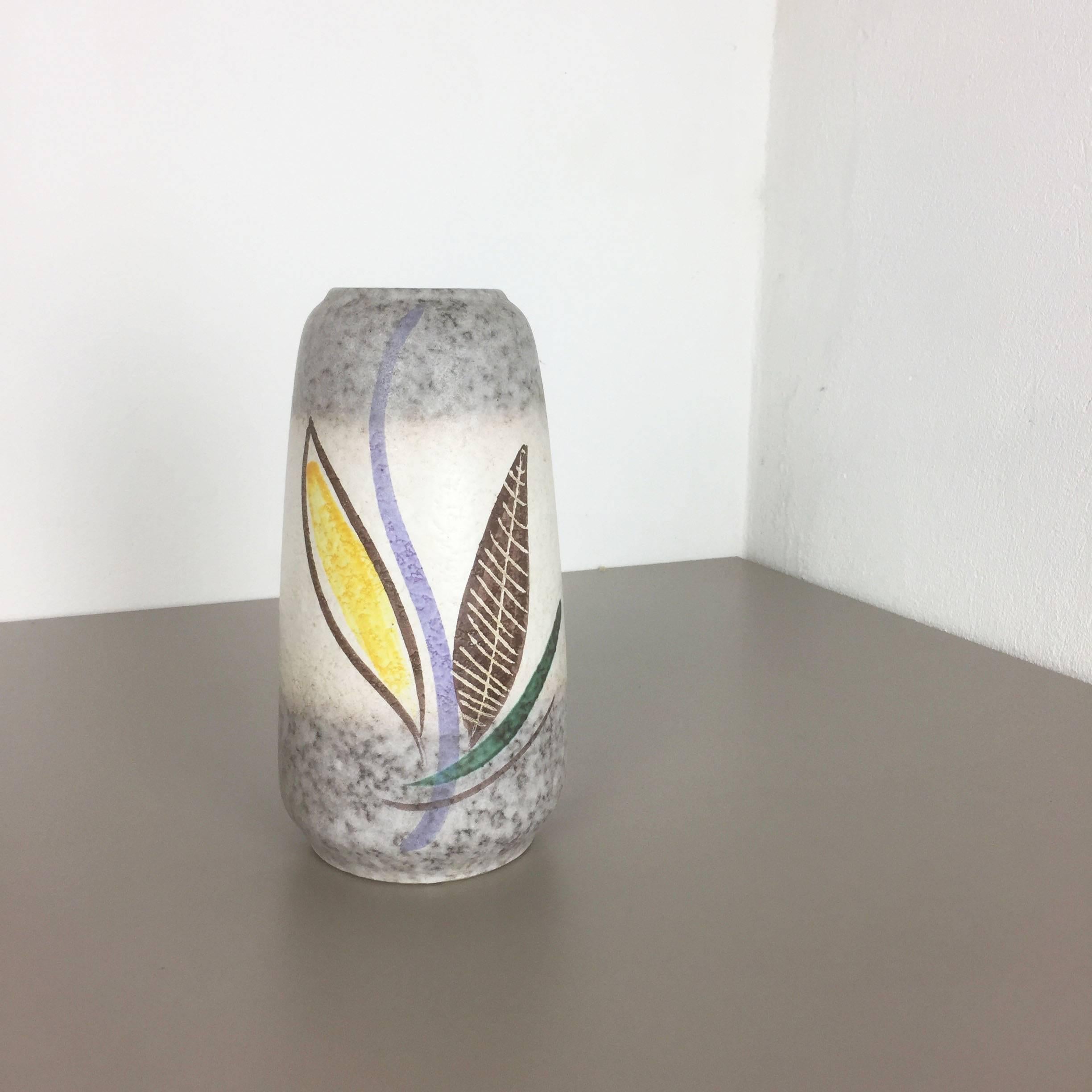 Article:

Pottery ceramic vase


Decade:

1950s


Oriding:

Germany



Original vintage 1950s pottery ceramic vase in Germany. High quality German production with a nice abstract flower painting. 
This item remains in a very good