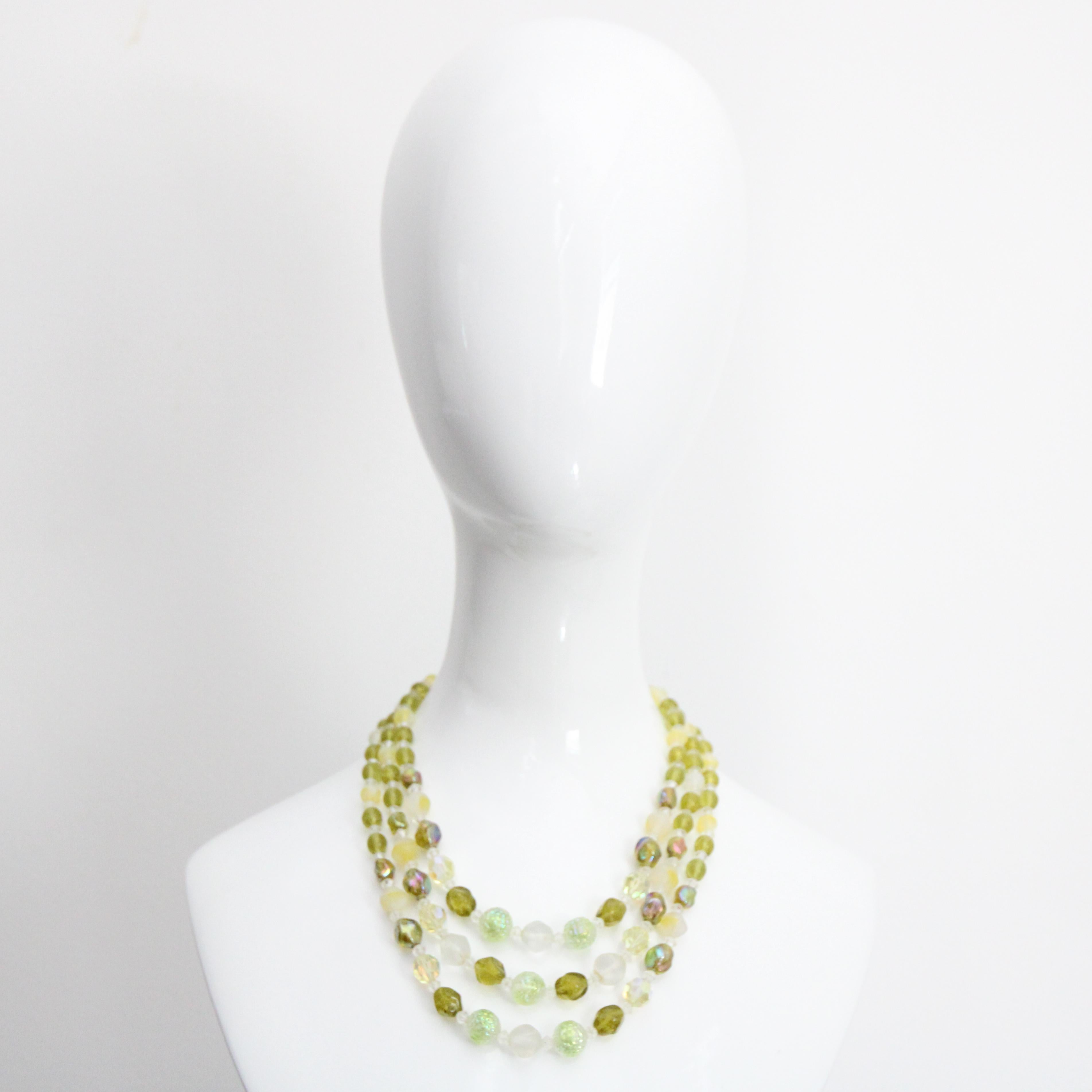 Vintage 1950's Citrus und Chartreuse mehrsträngige Glasperlenkette (Retro) im Angebot