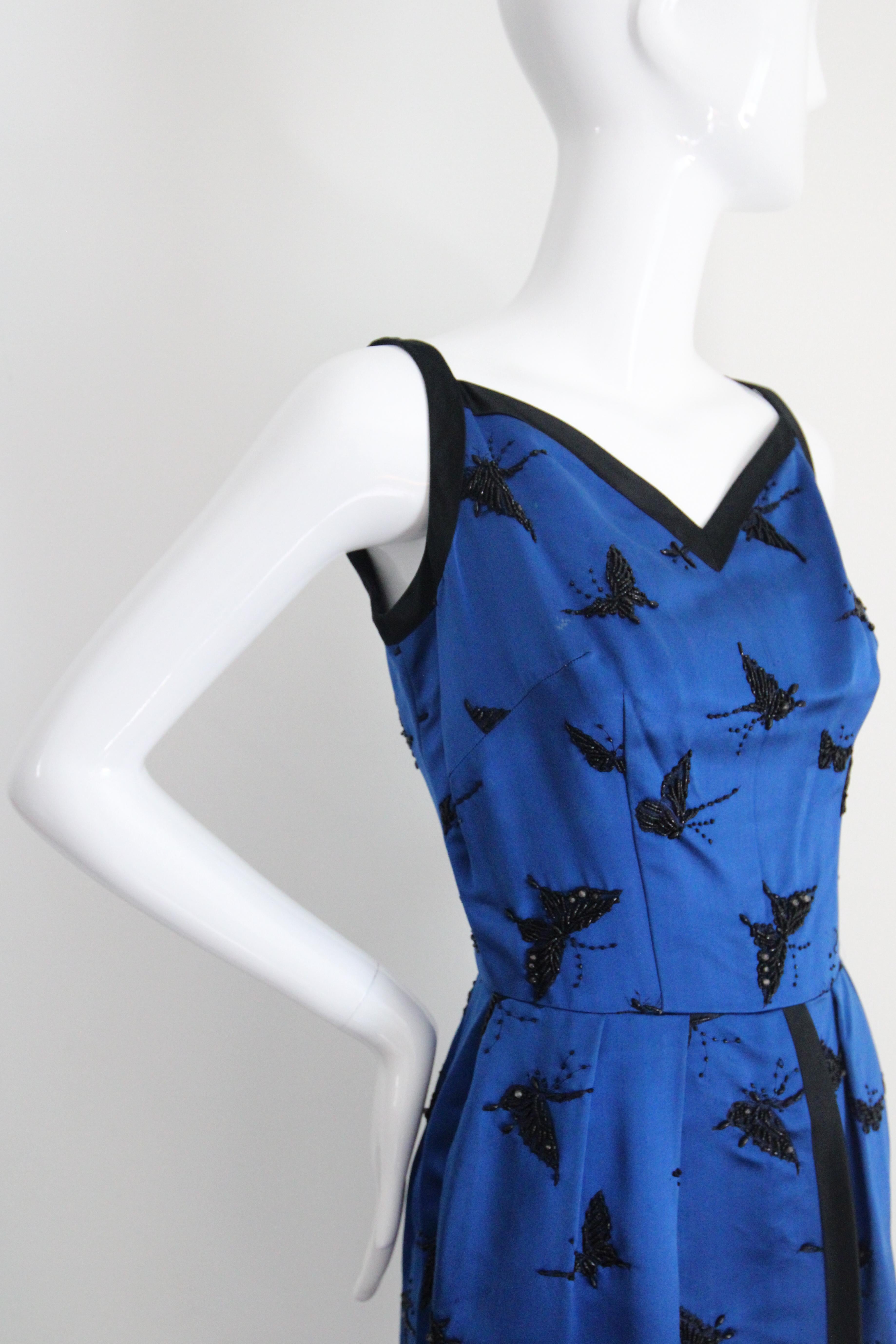 Vestido de cóctel con cuentas de raso azul cobalto de los años 50 Vintage Mariposa UK 6-8 US 2-4 en venta 2