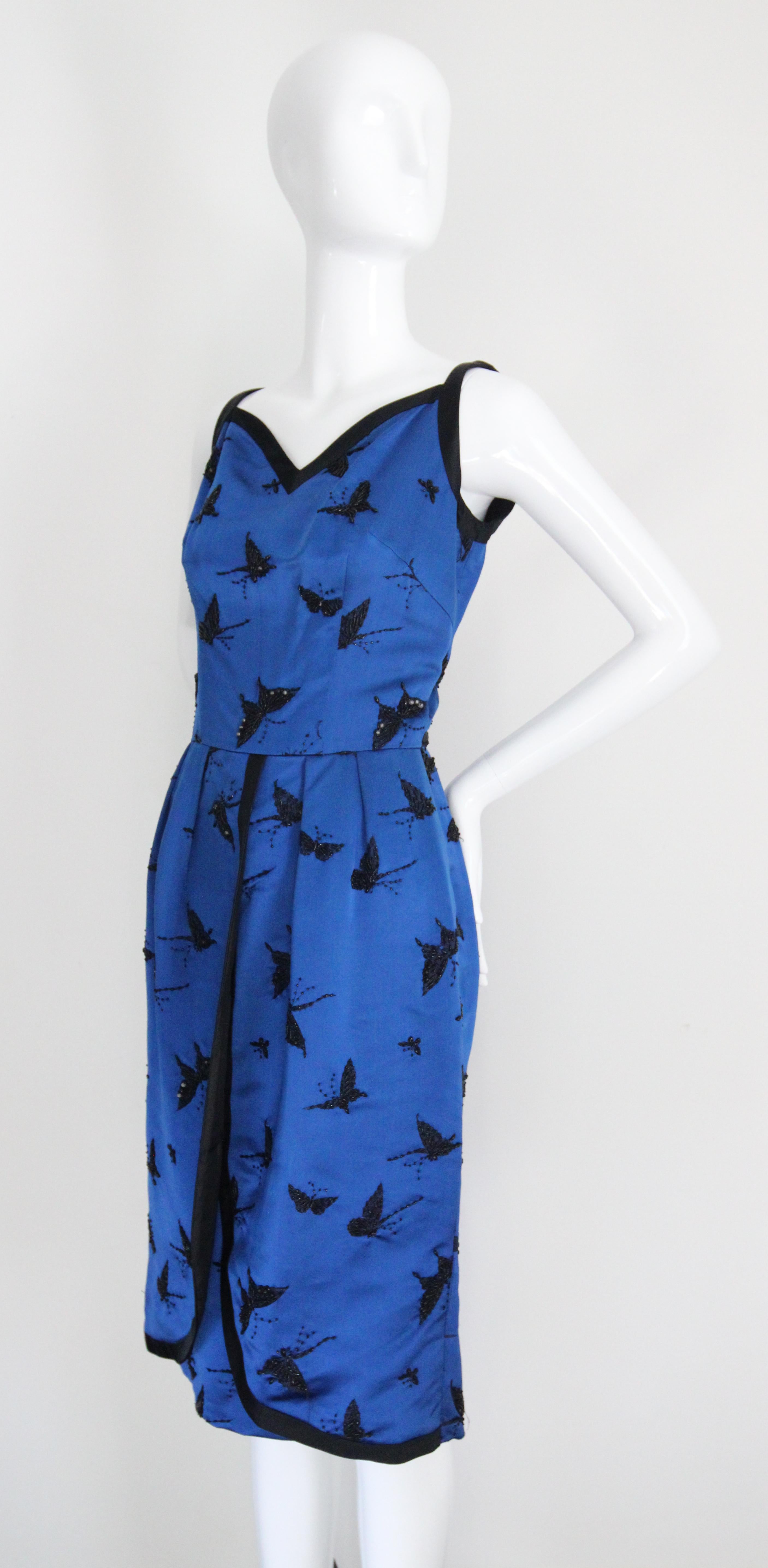 Vestido de cóctel con cuentas de raso azul cobalto de los años 50 Vintage Mariposa UK 6-8 US 2-4 en venta 3