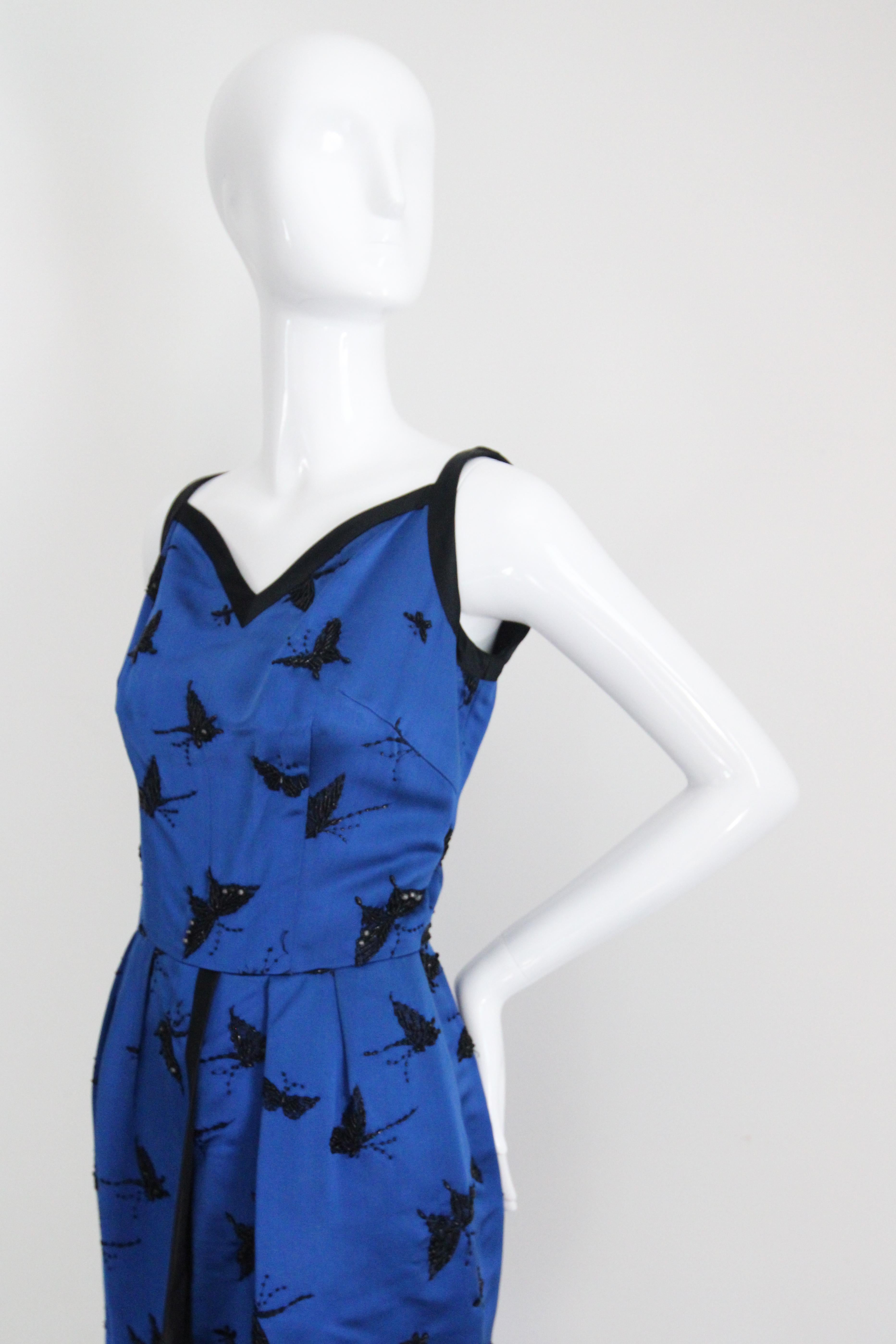 Vestido de cóctel con cuentas de raso azul cobalto de los años 50 Vintage Mariposa UK 6-8 US 2-4 en venta 4