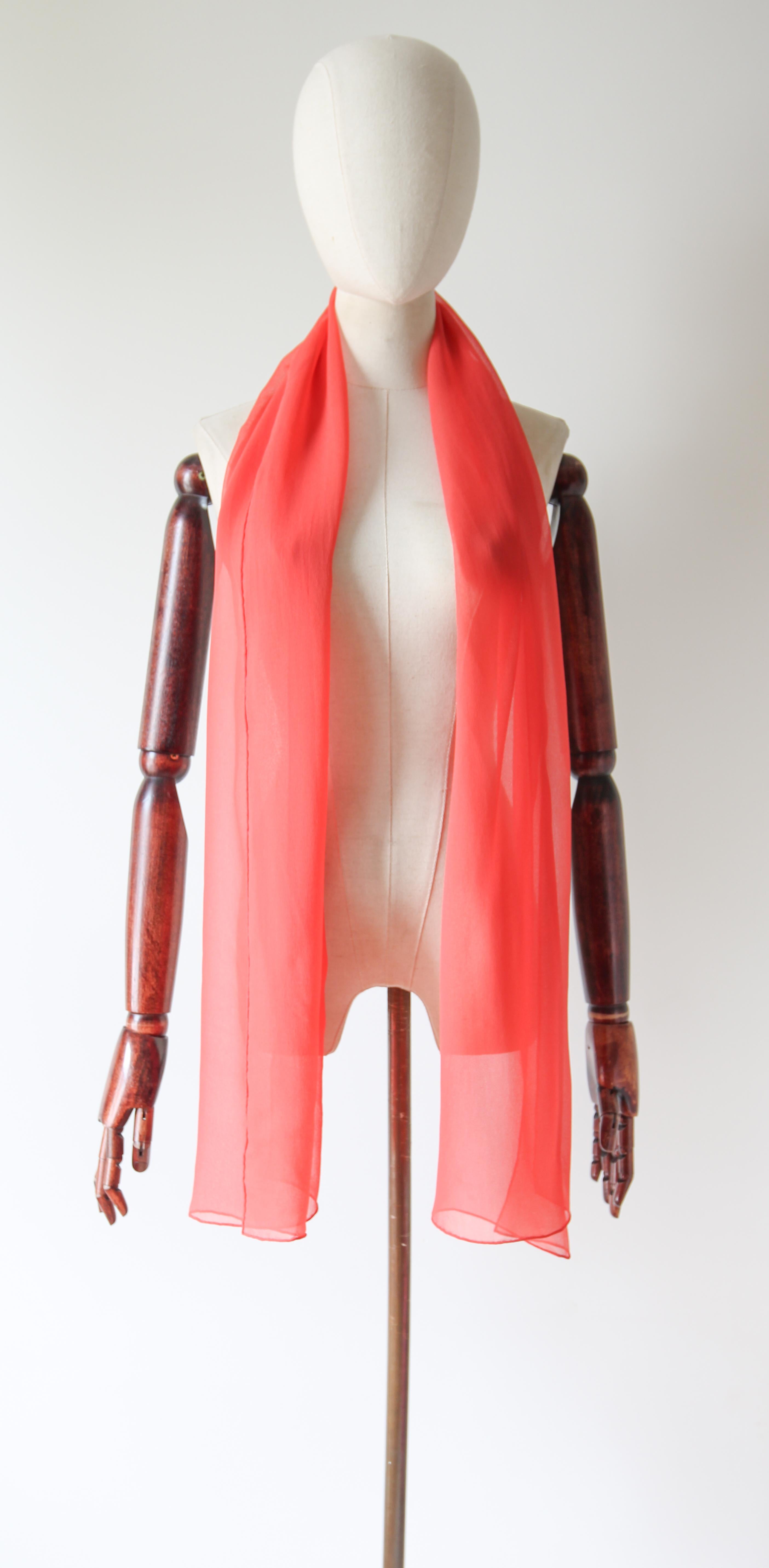 Pañuelo de cuello de gasa de seda coral vintage de los años 50 Pañuelo de seda de los años 50 Rosa en venta