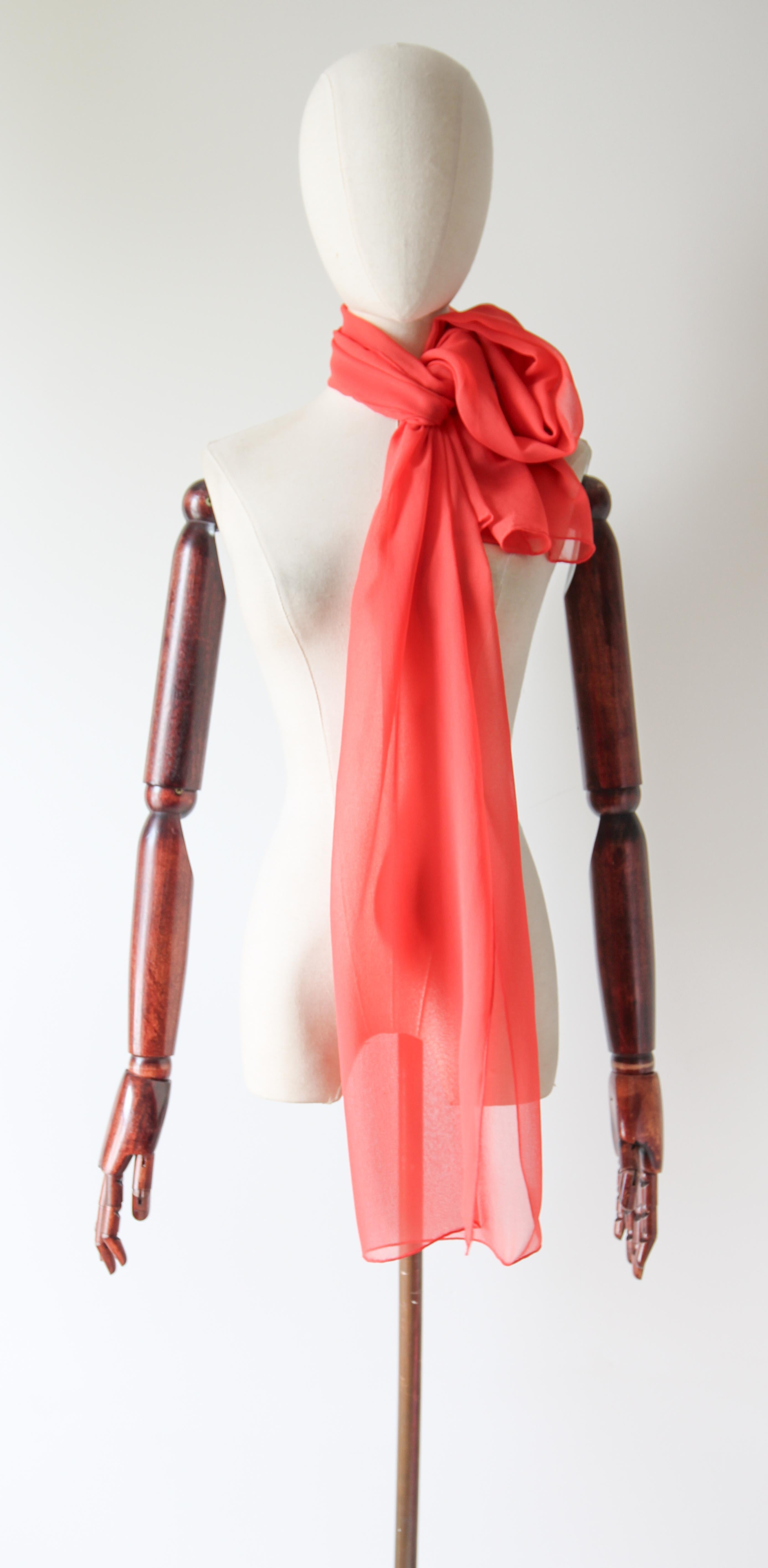 Pañuelo de cuello de gasa de seda coral vintage de los años 50 Pañuelo de seda de los años 50 en Bueno estado para la venta en Cheltenham, GB