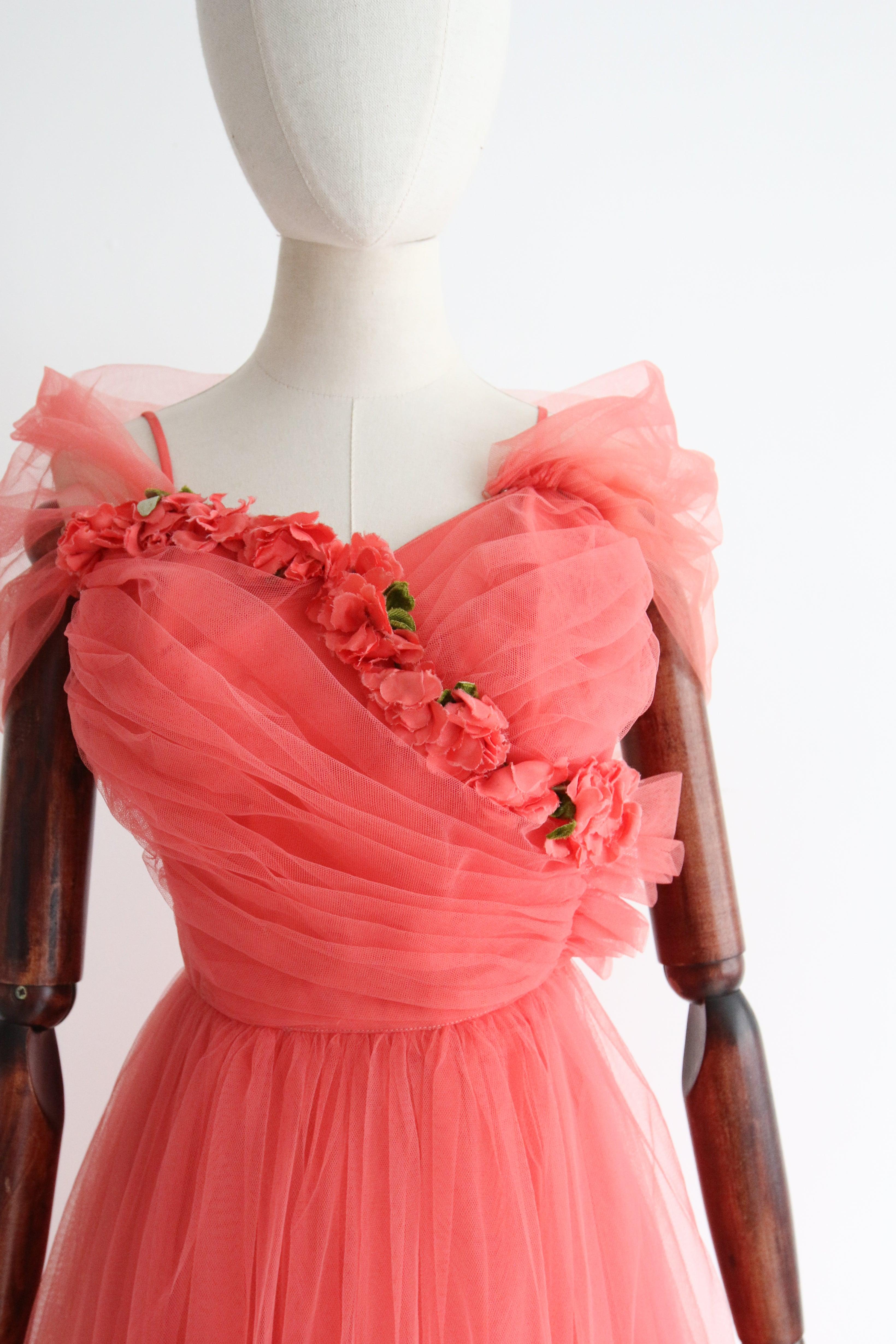 Vintage 1950 s coral tulle robe 1950 s layered tulle sweetheart UK 4 US 0 En vente sur 1stDibs