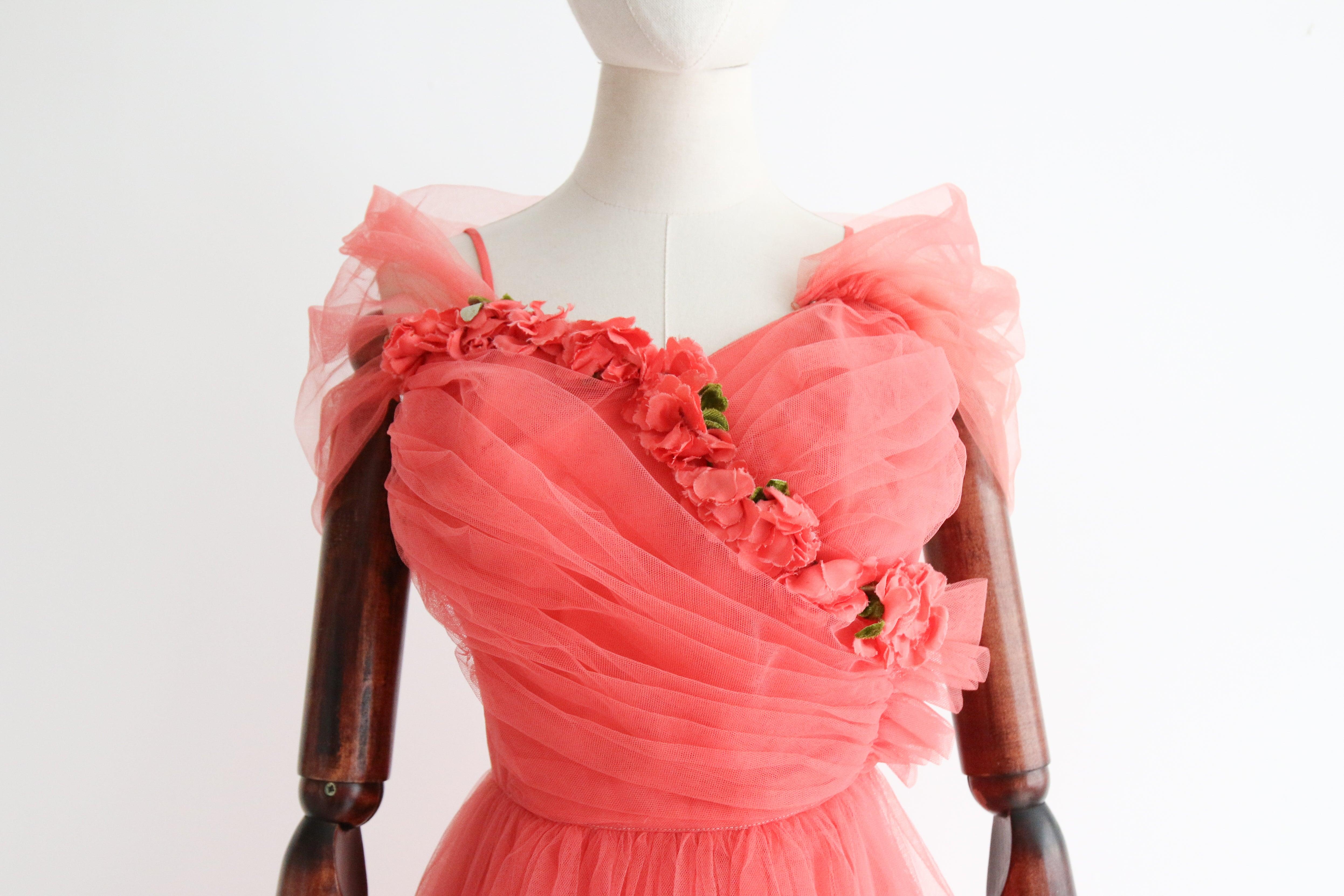 Vintage 1950's coral tulle dress 1950's layered tulle sweetheart  UK 4 US 0 In Good Condition For Sale In Cheltenham, GB