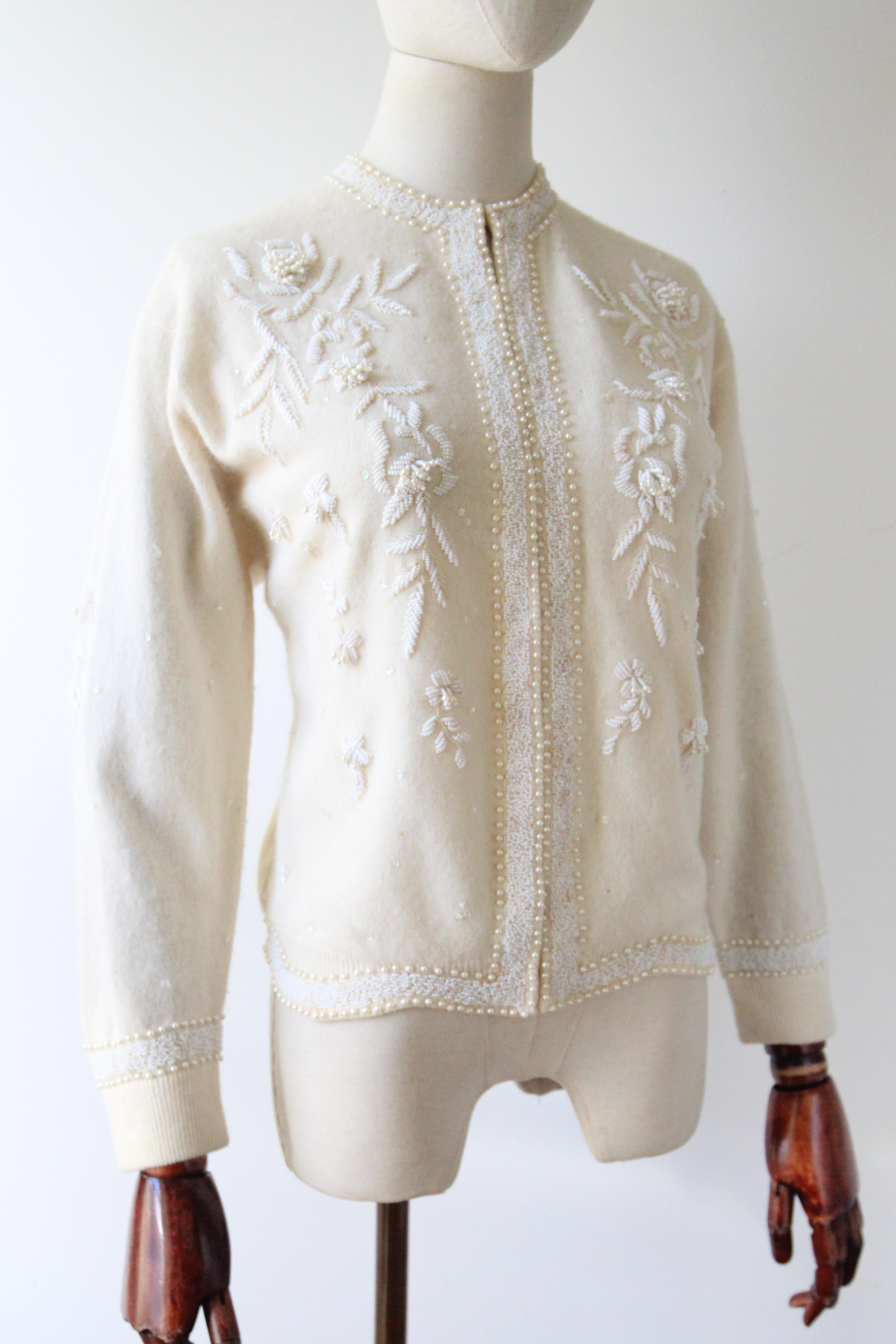Vintage 1950s Cream embellished cardigan beaded cardigan floral UK 12-14 US 8-10 Pour femmes en vente