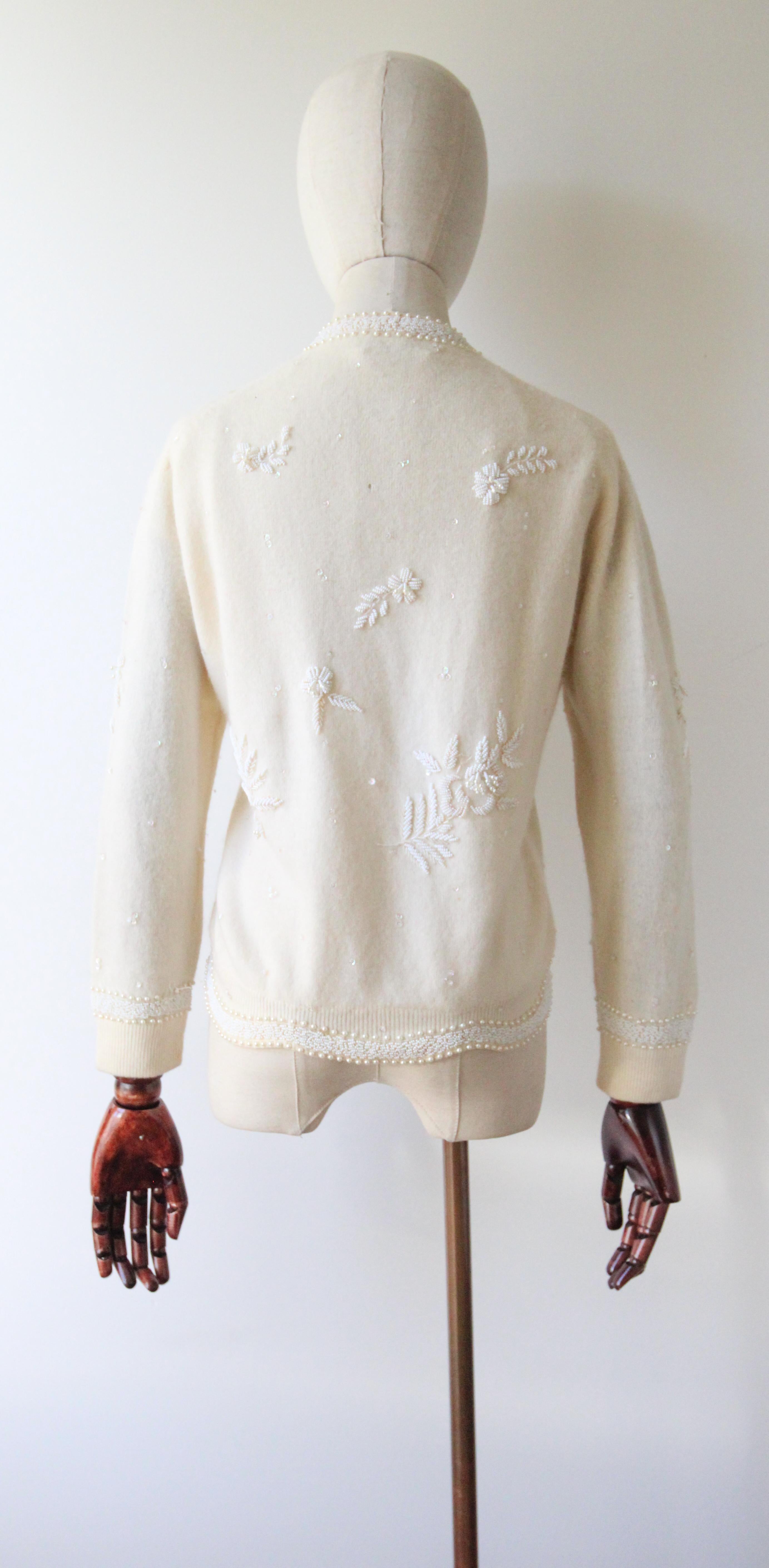 Vintage 1950s Cream embellished cardigan beaded cardigan floral UK 12-14 US 8-10 en vente 3