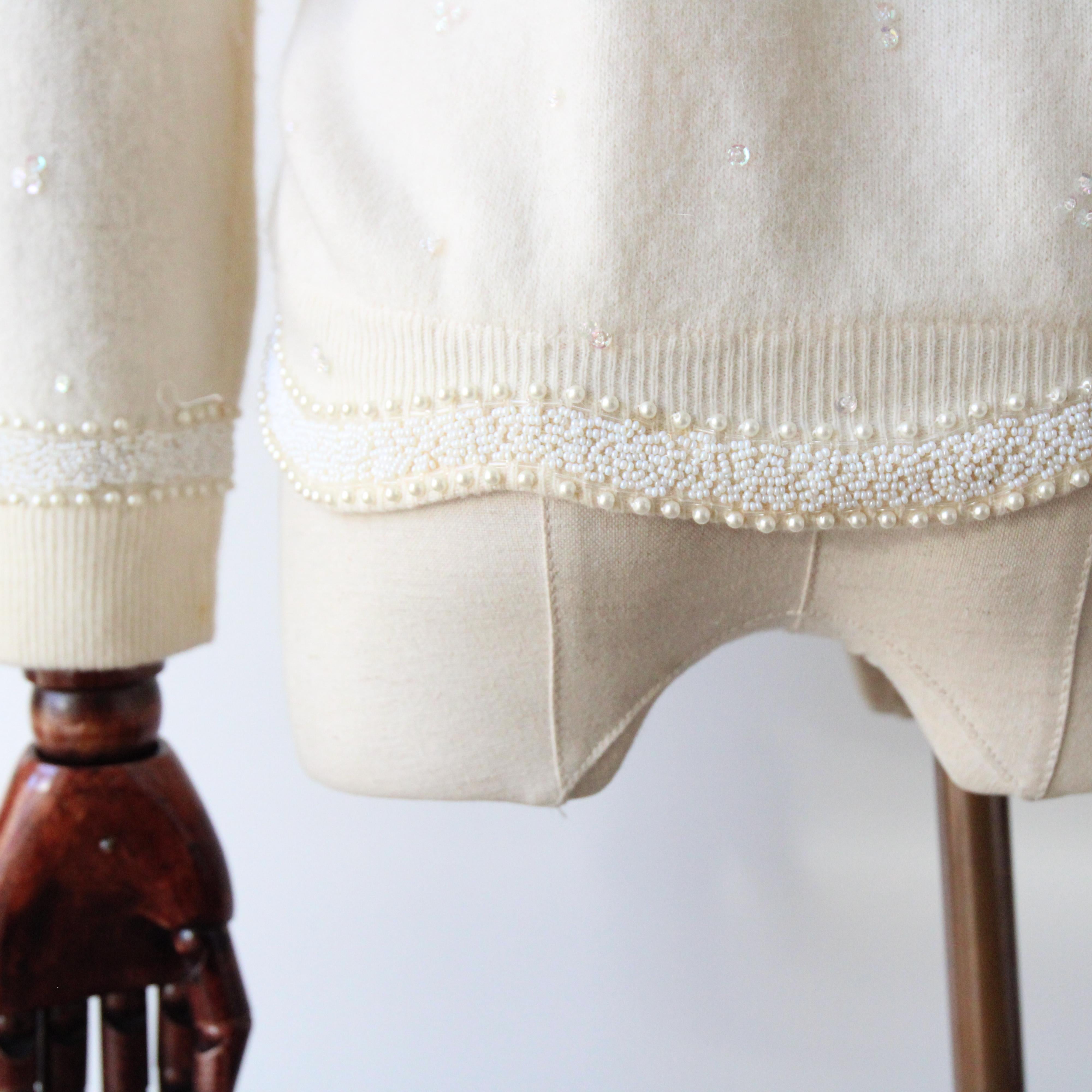 Vintage 1950s Cream embellished cardigan beaded cardigan floral UK 12-14 US 8-10 en vente 4