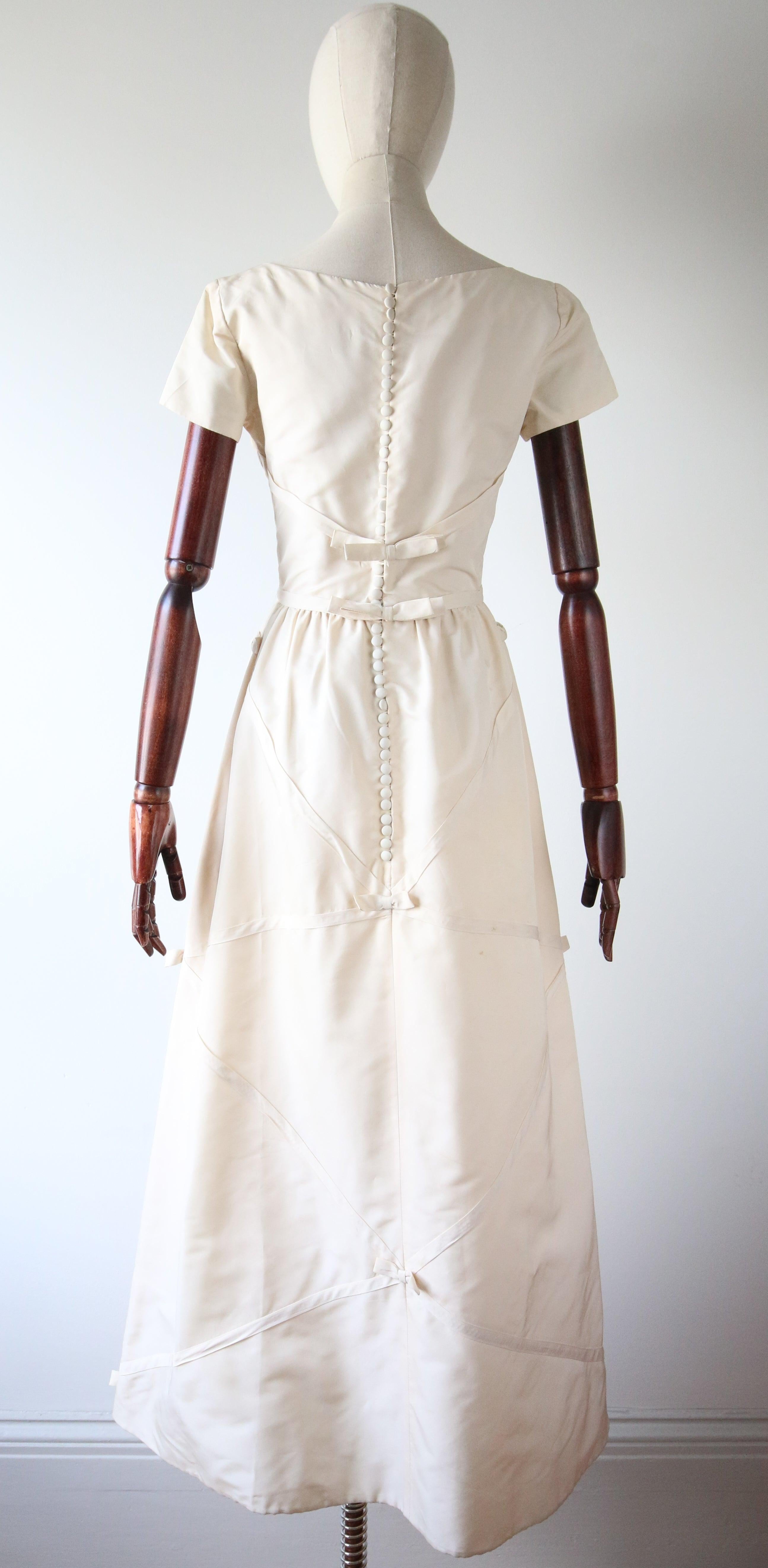 Vintage 1950's Cream Faille Bow and Ribbon Dress Original 1950 Evening Dress UK en vente 3