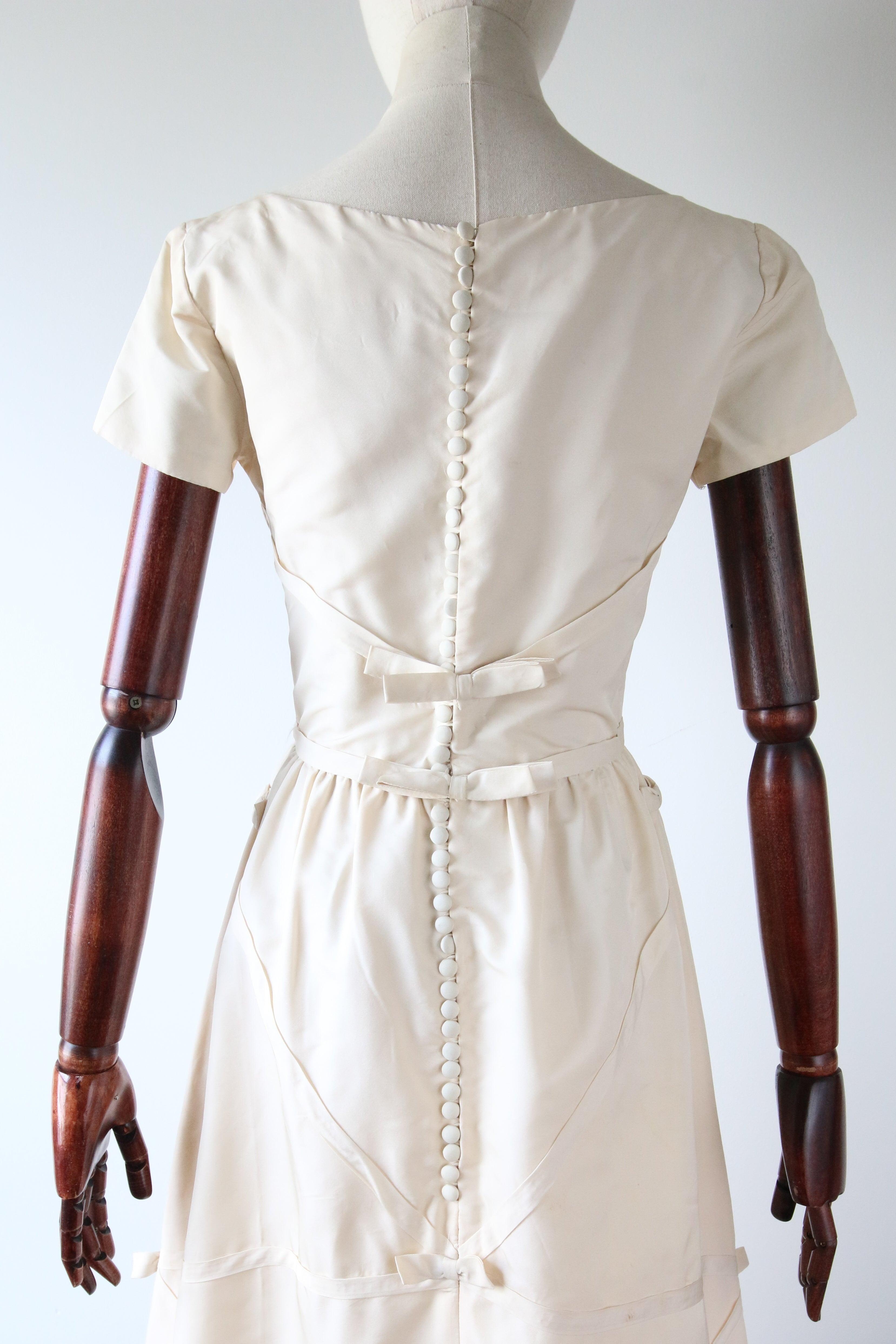 Vintage 1950's Cream Faille Bow and Ribbon Dress Original 1950 Evening Dress UK en vente 4