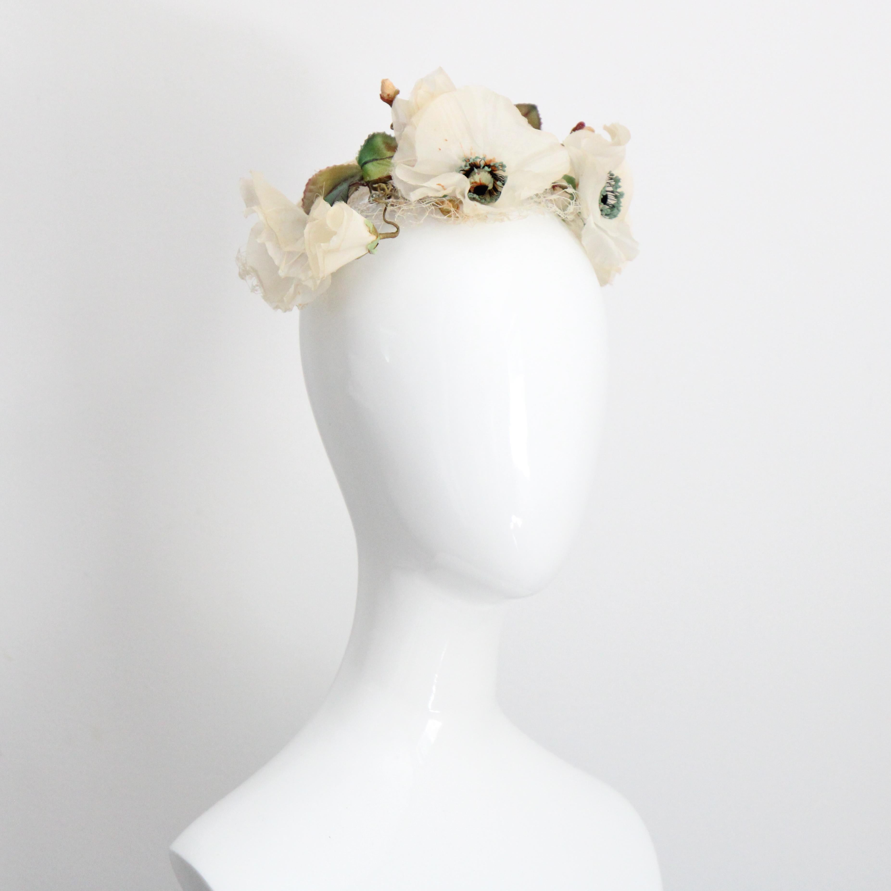 Vintage 1950's Cream Floral Anemone Hat Veil Birdcage Veil Hat 1950s millinery In Good Condition For Sale In Cheltenham, GB