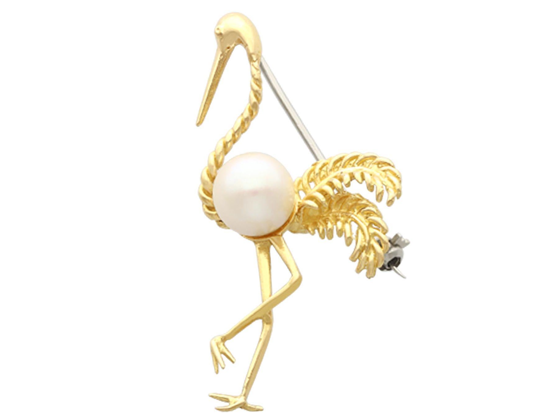 A fine and impressive vintage cultured pearl and 18 karat yellow gold brooch in the form of a flamingo; part of our diverse vintage jewelry collections.

This fine and impressive vintage flamingo brooch has been crafted in 18k yellow gold.

The