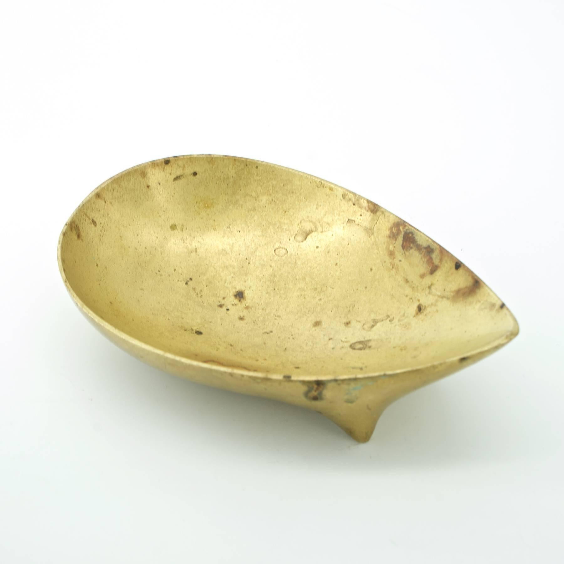 Illums Bolighus, dänische Messing-Metallarbeit-Schale mit Fuß, attrd. Carl Aubock (Skandinavische Moderne) im Angebot