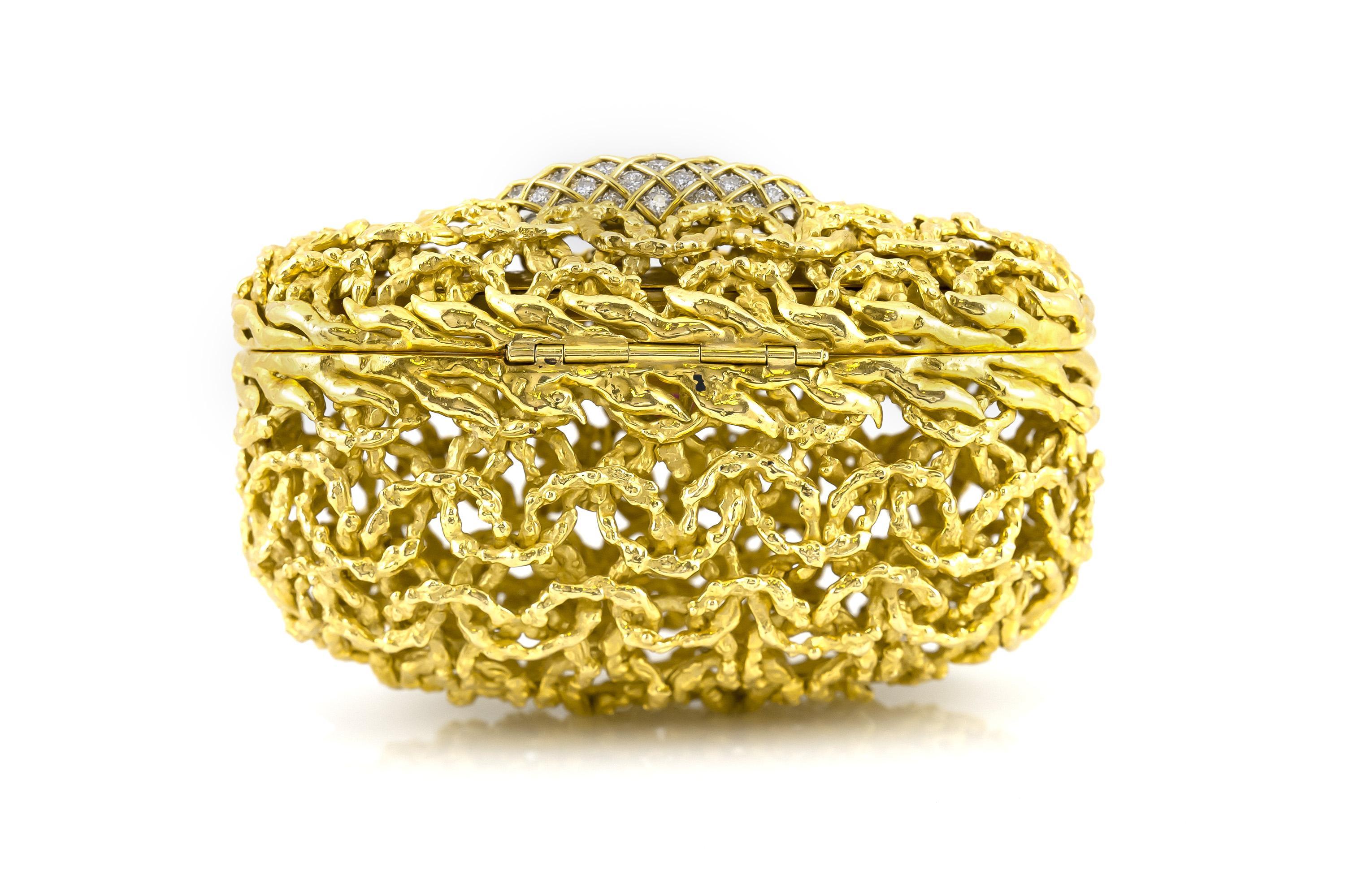 David Webb Gold Clutch aus den 1950er Jahren mit 10,00 Karat Rubin und Diamanten (Rundschliff) im Angebot