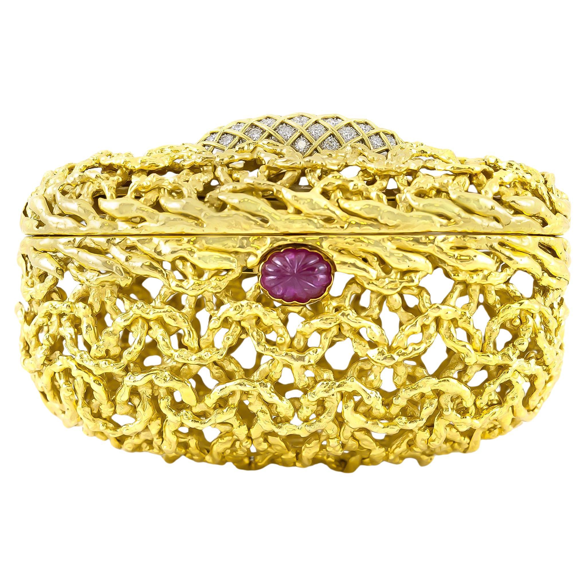 David Webb Gold Clutch aus den 1950er Jahren mit 10,00 Karat Rubin und Diamanten im Angebot
