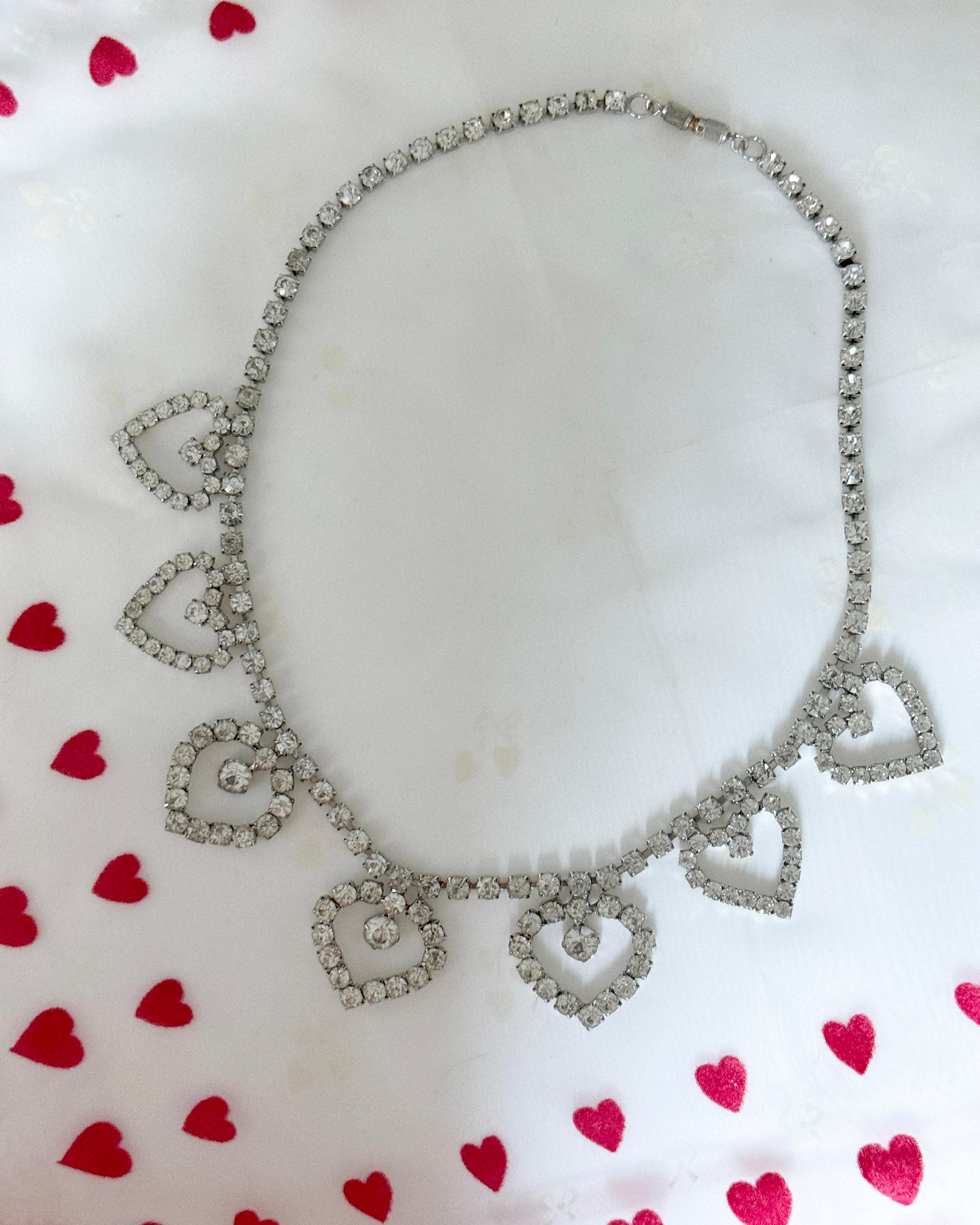 VINTAGE 1950s DIAMANTÉ HEART STATEMENT NECKLACE In Good Condition For Sale In New York, NY