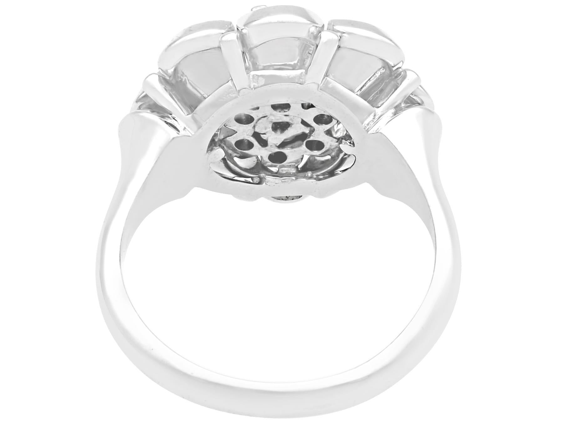 Bague grappe vintage en or blanc et diamants, années 1950 Pour femmes en vente