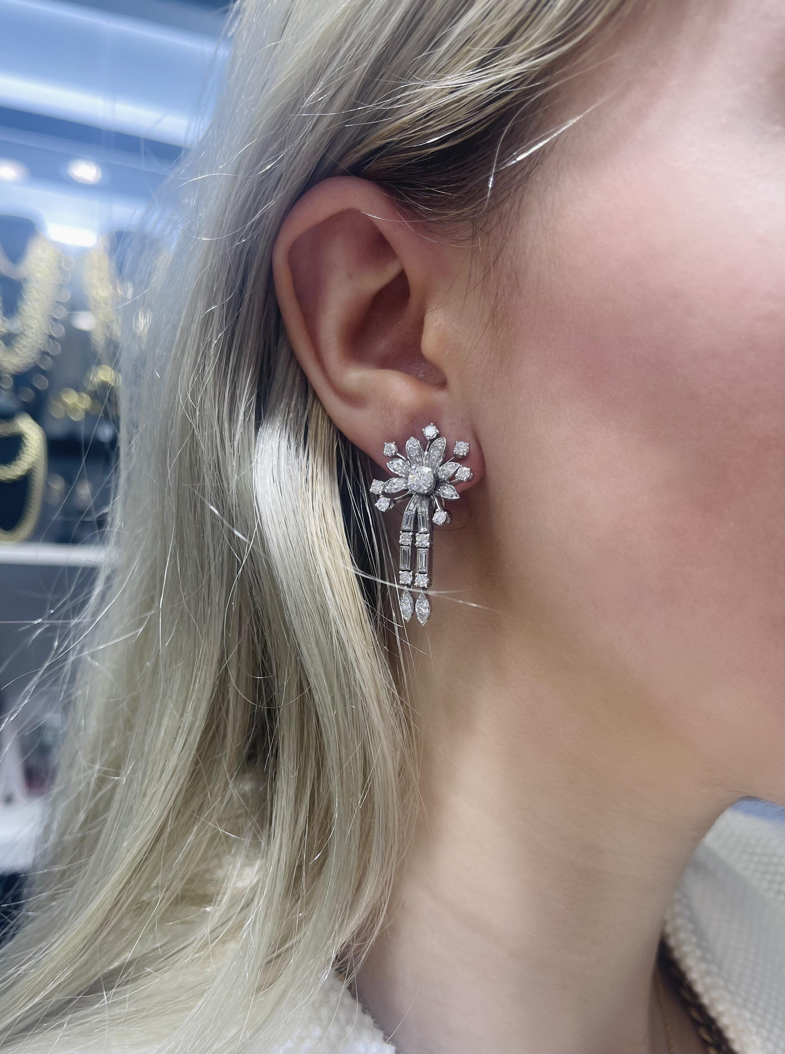 Vintage 1950s Diamond Flowers Earrings In Good Condition For Sale In New York, NY