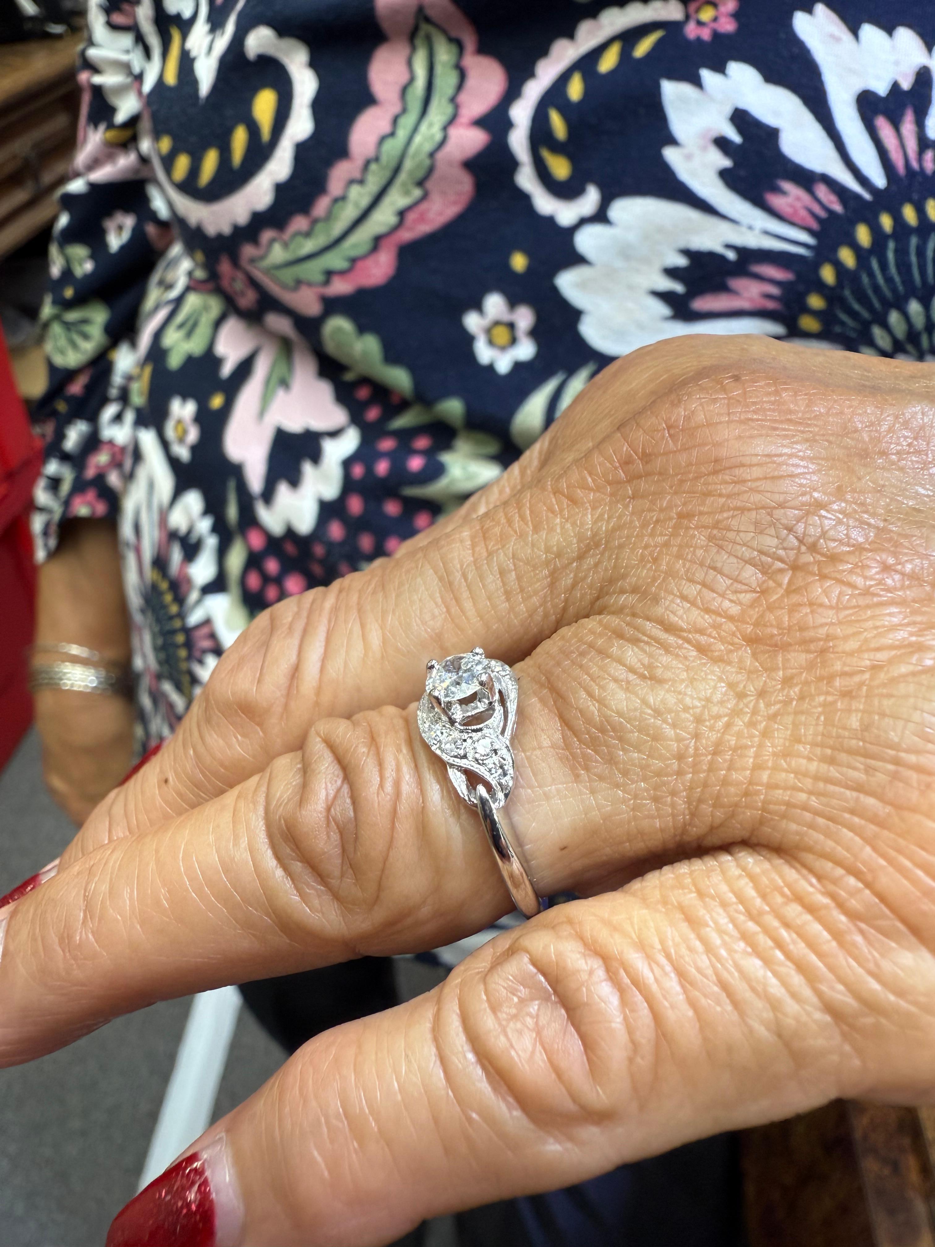 Anillo de compromiso de platino con diamantes vintage de los años 50 Corte europeo antiguo en venta