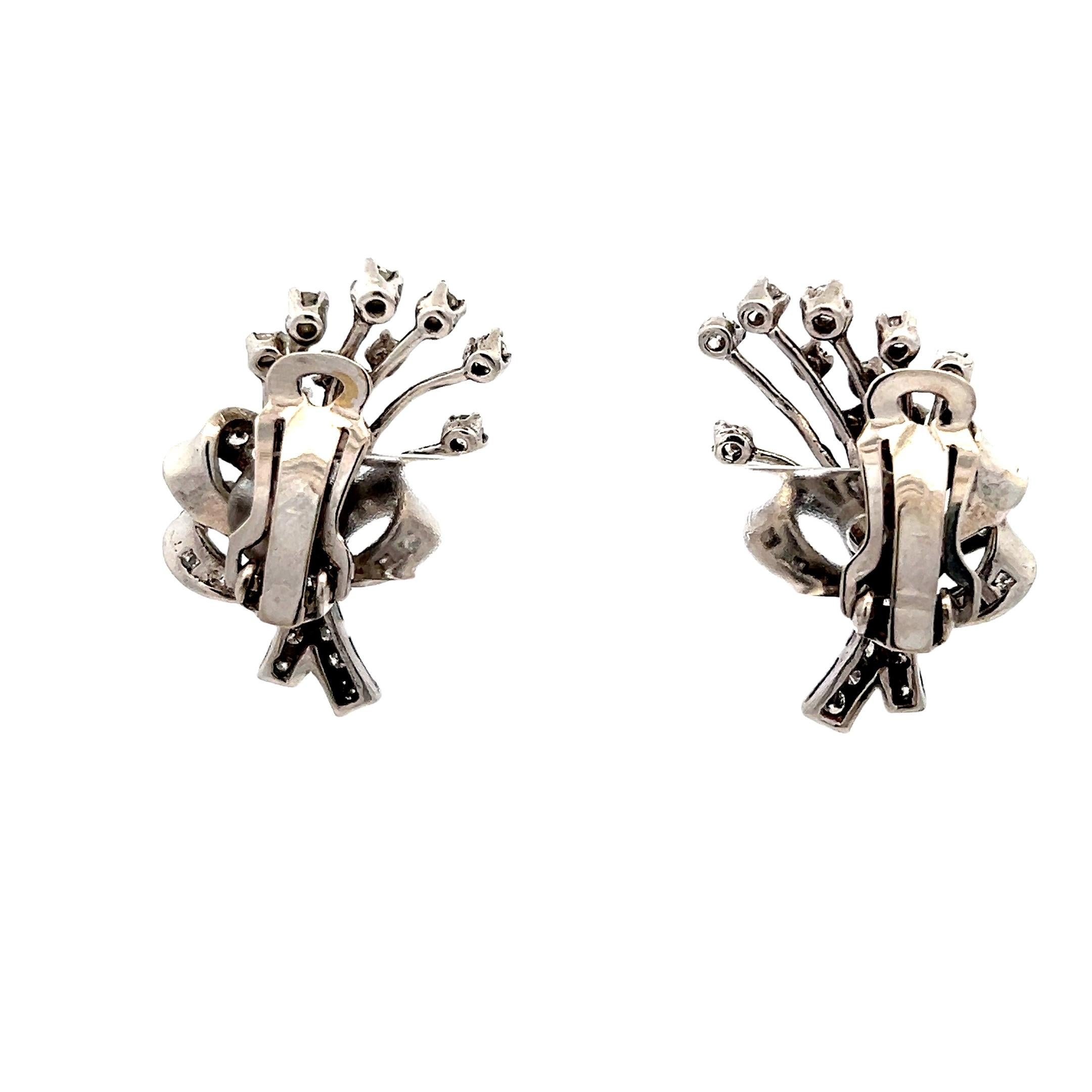 Boucles d'oreilles en or blanc 18 carats, 3 carats. Excellent état - En vente à Miami, FL