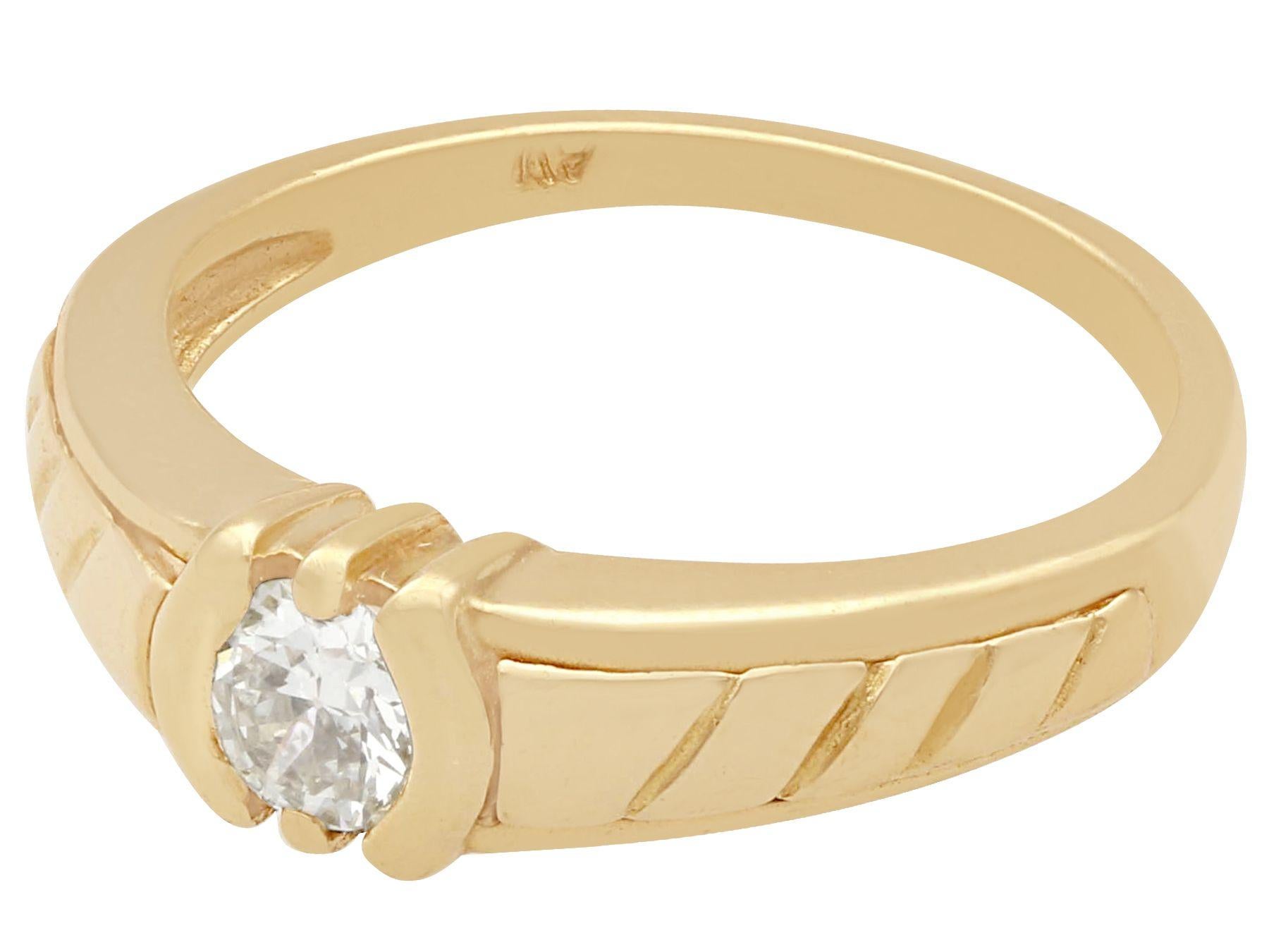 Taille ronde Vintage 1950s Diamond Yellow Gold Solitaire Engagement Ring en vente
