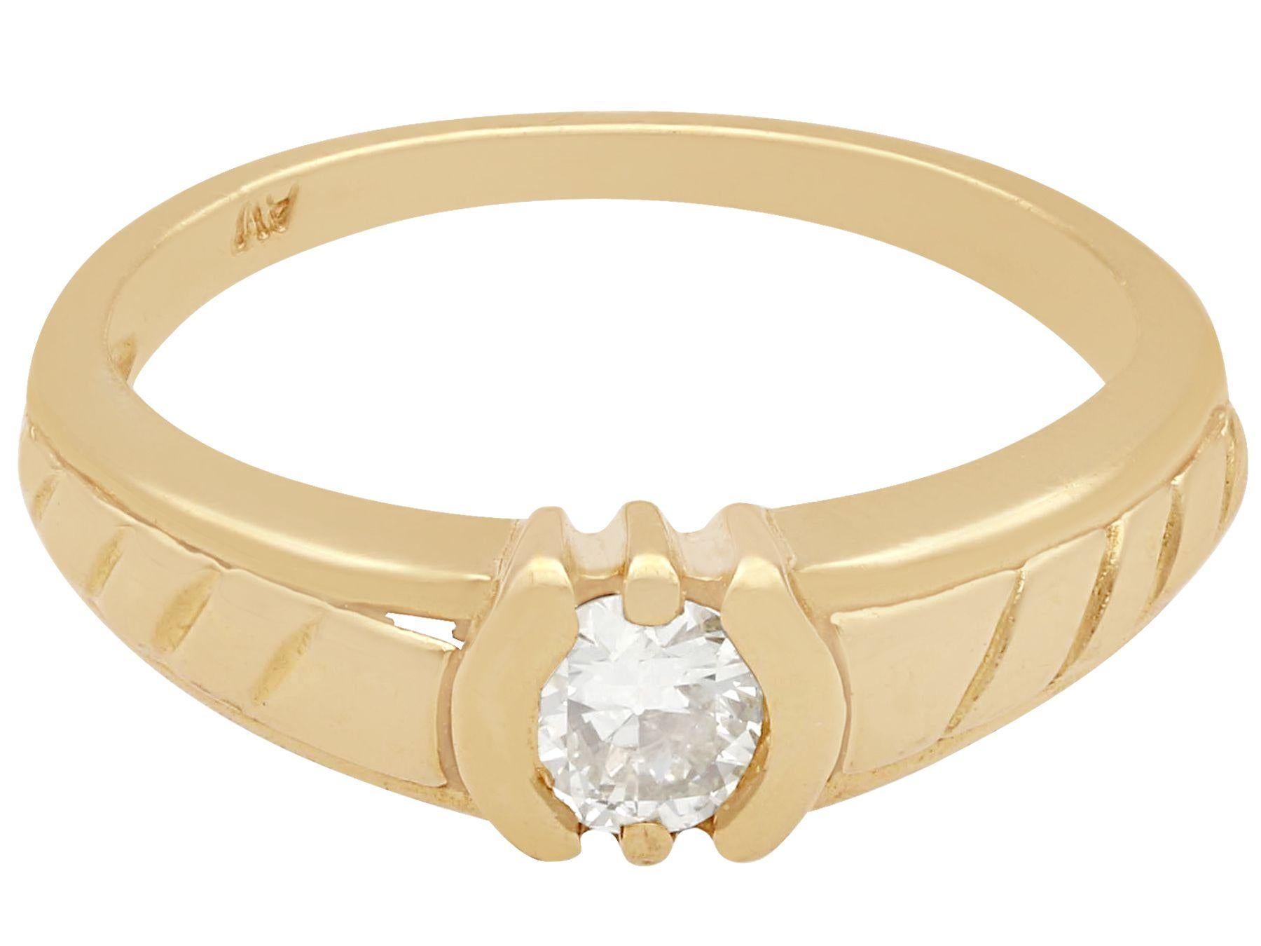 Vintage 1950s Diamond Yellow Gold Solitaire Engagement Ring Excellent état - En vente à Jesmond, Newcastle Upon Tyne