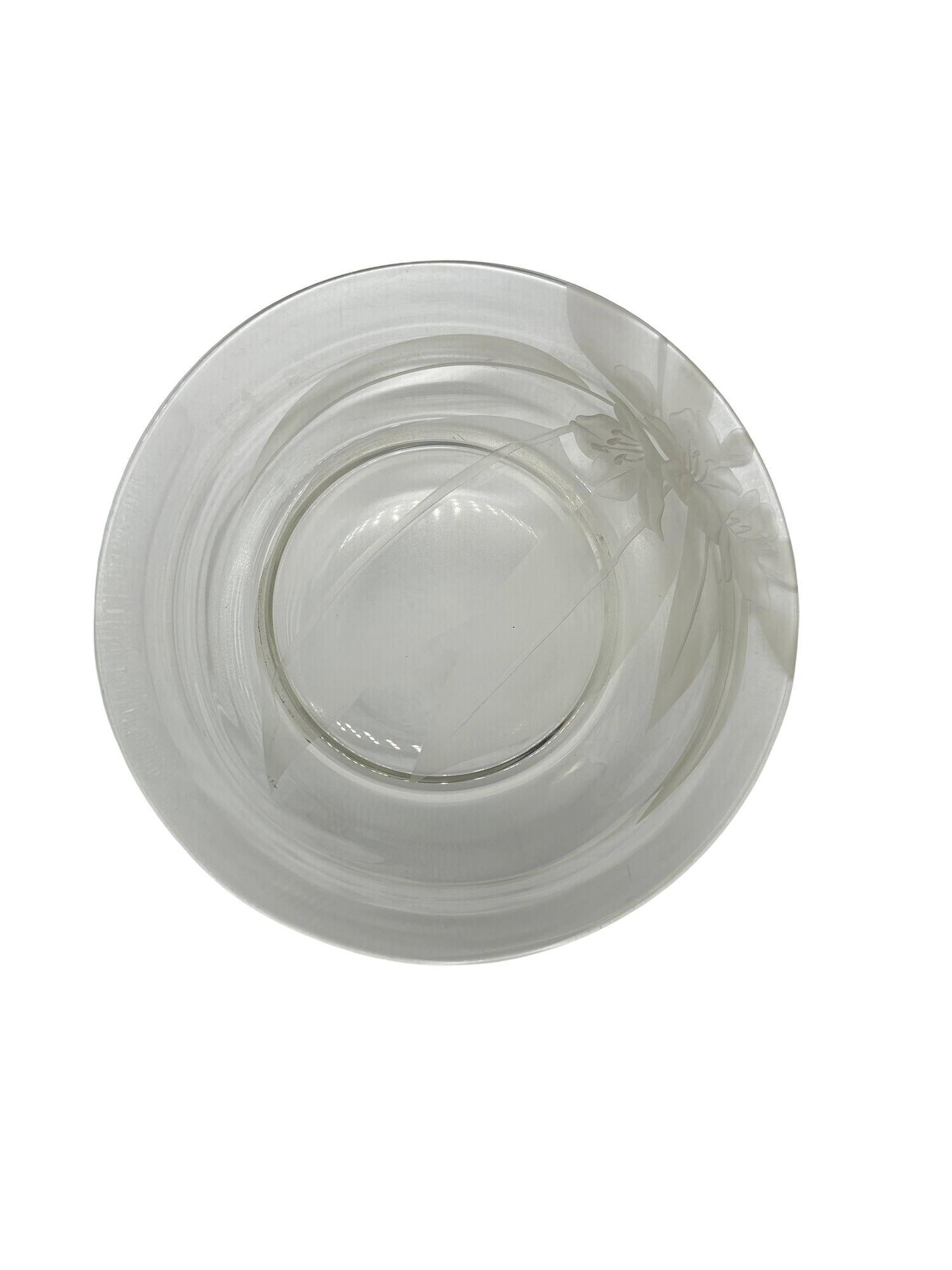 Mid-Century moderno Ciotola con ibisco in vetro artistico inciso Dorothy Thorpe, vintage, anni '50 in vendita