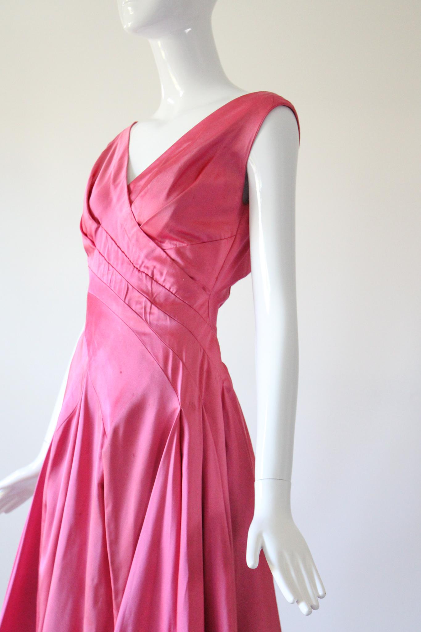 Vintage 1950's Duchess Satin Sweet Pink plissiertes Kleid UK 8-10 US 4-6 im Angebot 3