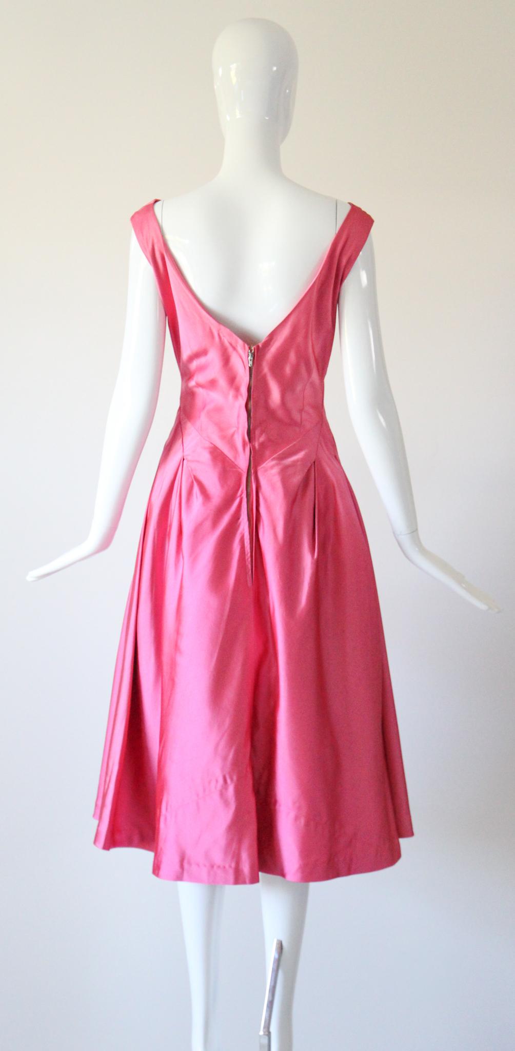 Vintage 1950's Duchess Satin Sweet Pink plissiertes Kleid UK 8-10 US 4-6 im Angebot 4